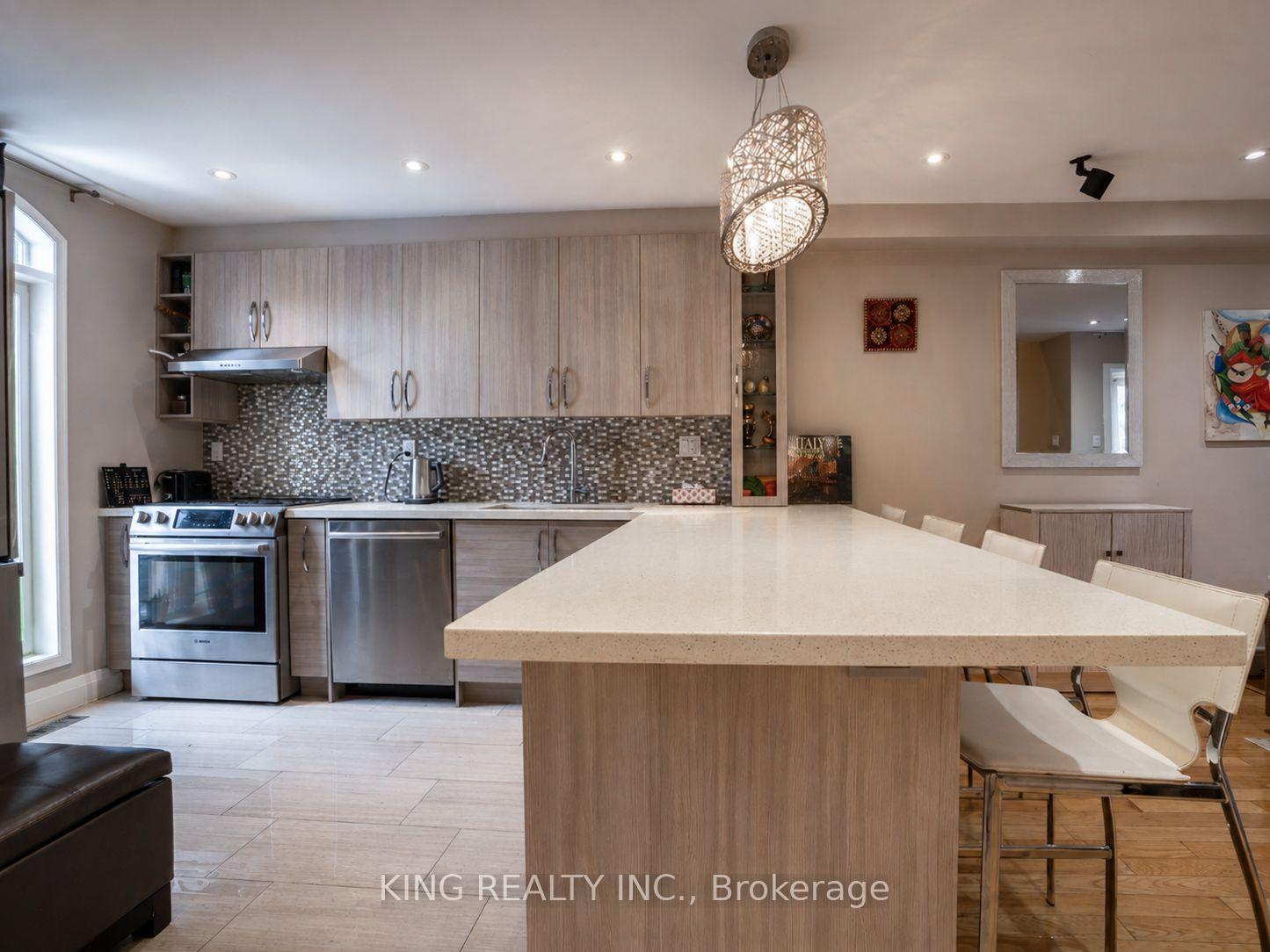 Photo 5 of 149 Dolce Crescent, Vaughan, Vellore Village — HOMEH