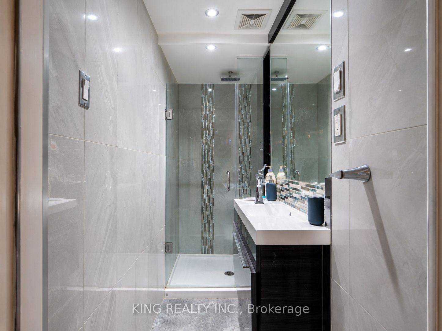 Photo 20 of 149 Dolce Crescent, Vaughan, Vellore Village — HOMEH