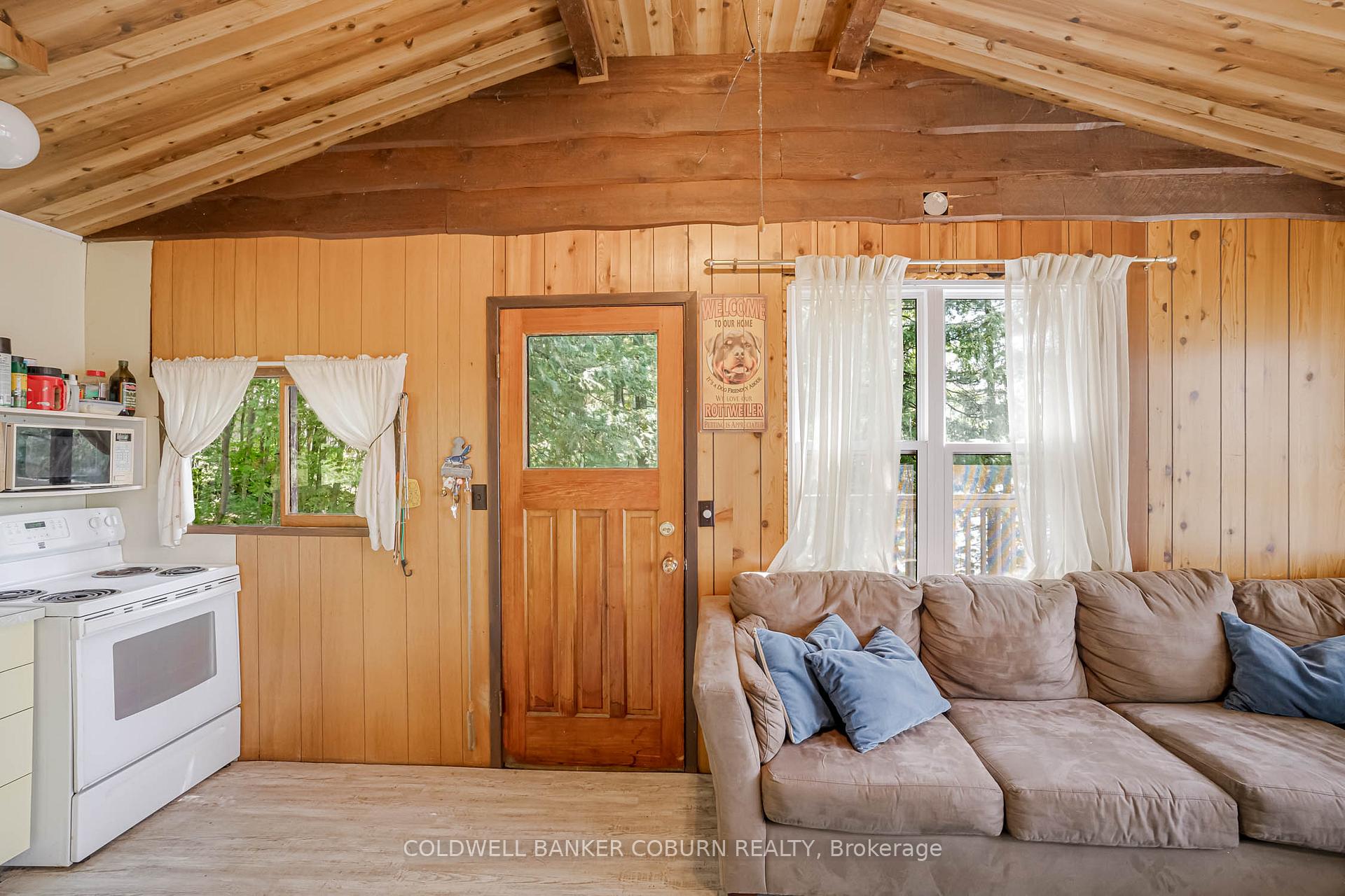 Photo 11 of 1015 Oak Lane N, Frontenac, Frontenac Centre — HOMEH