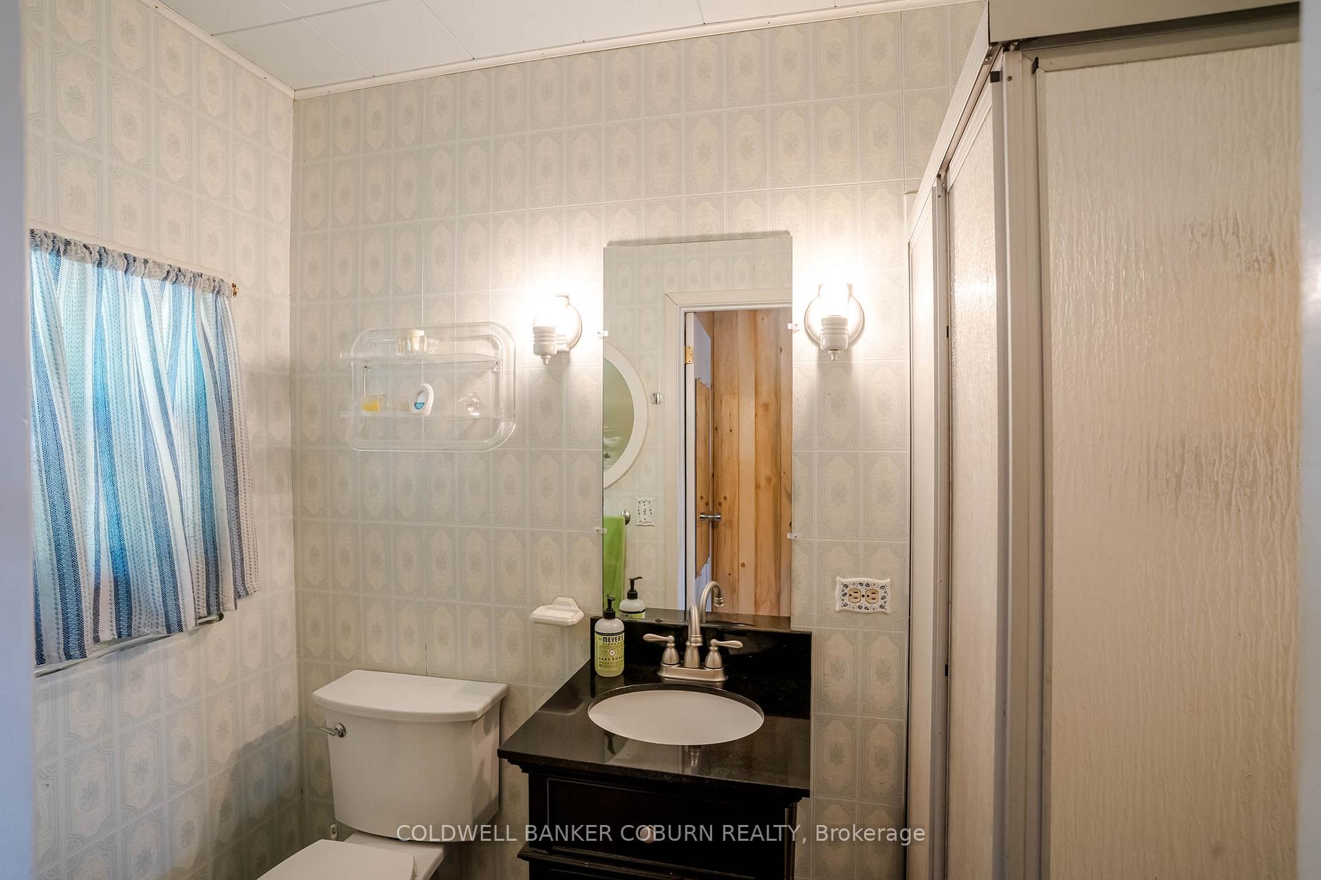Photo 19 of 1015 Oak Lane N, Frontenac, Frontenac Centre — HOMEH