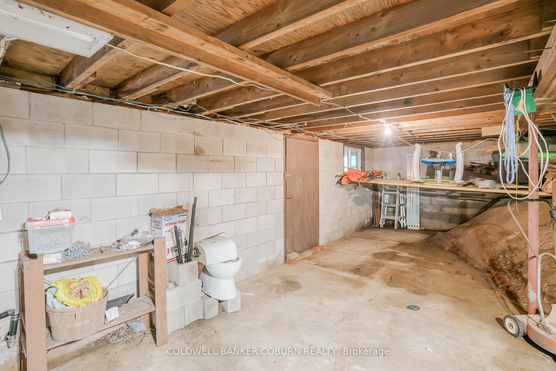Photo 23 of 1015 Oak Lane N, Frontenac, Frontenac Centre — HOMEH
