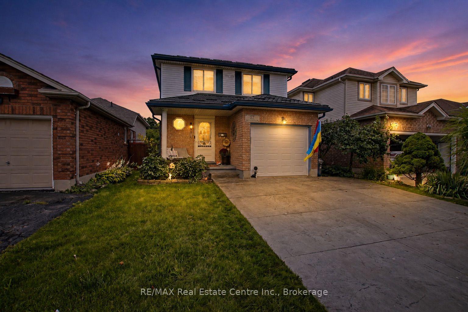Photo 2 of 17 Bush Clover Crescent, Kitchener, Laurentian Hills — HOMEH