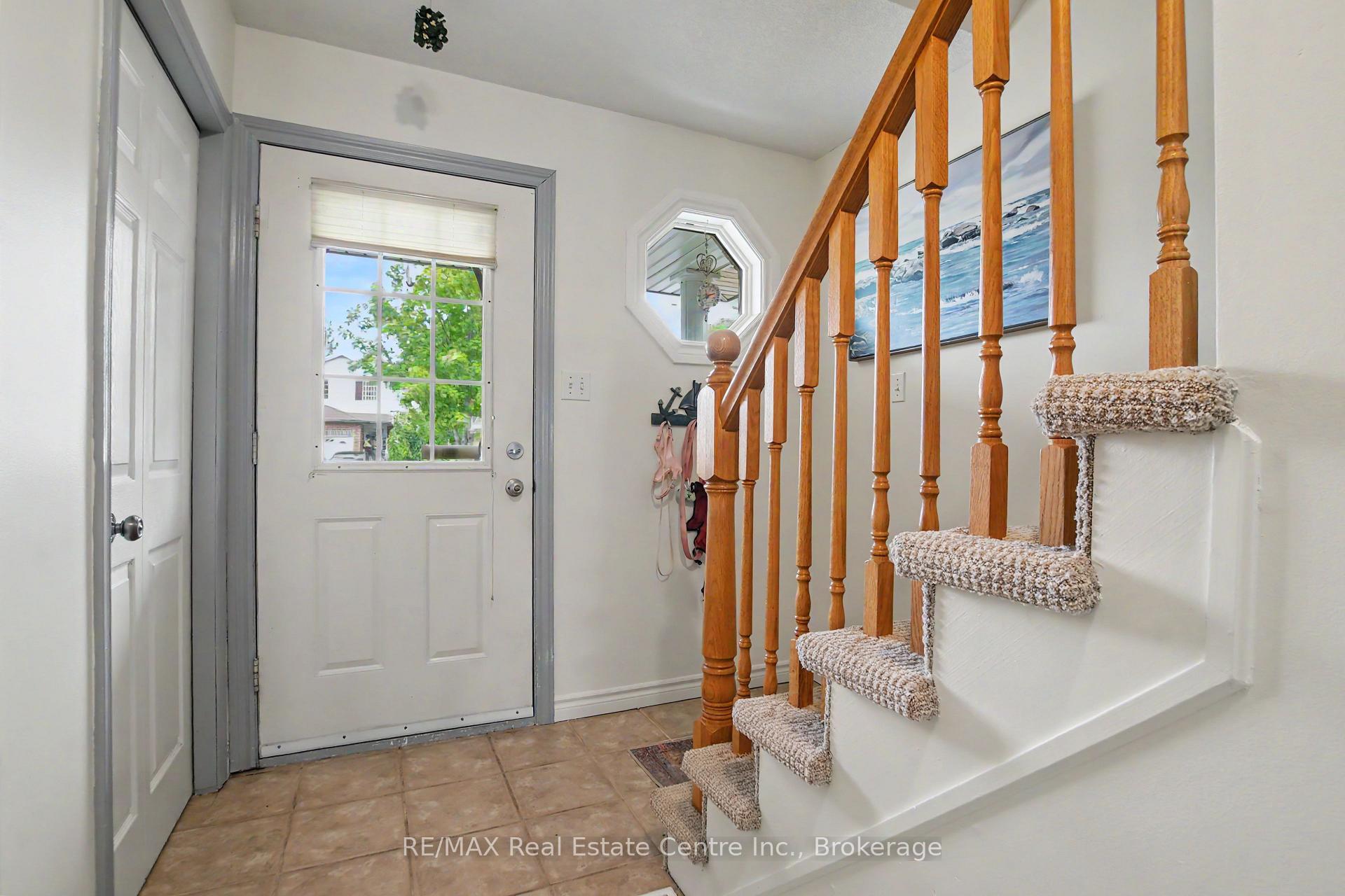 Photo 5 of 17 Bush Clover Crescent, Kitchener, Laurentian Hills — HOMEH