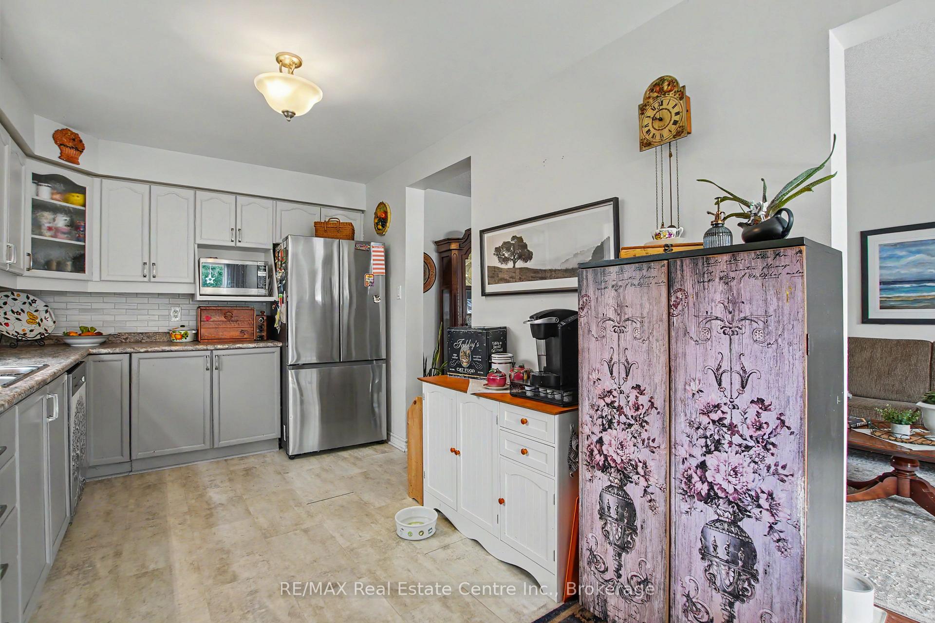 Photo 7 of 17 Bush Clover Crescent, Kitchener, Laurentian Hills — HOMEH