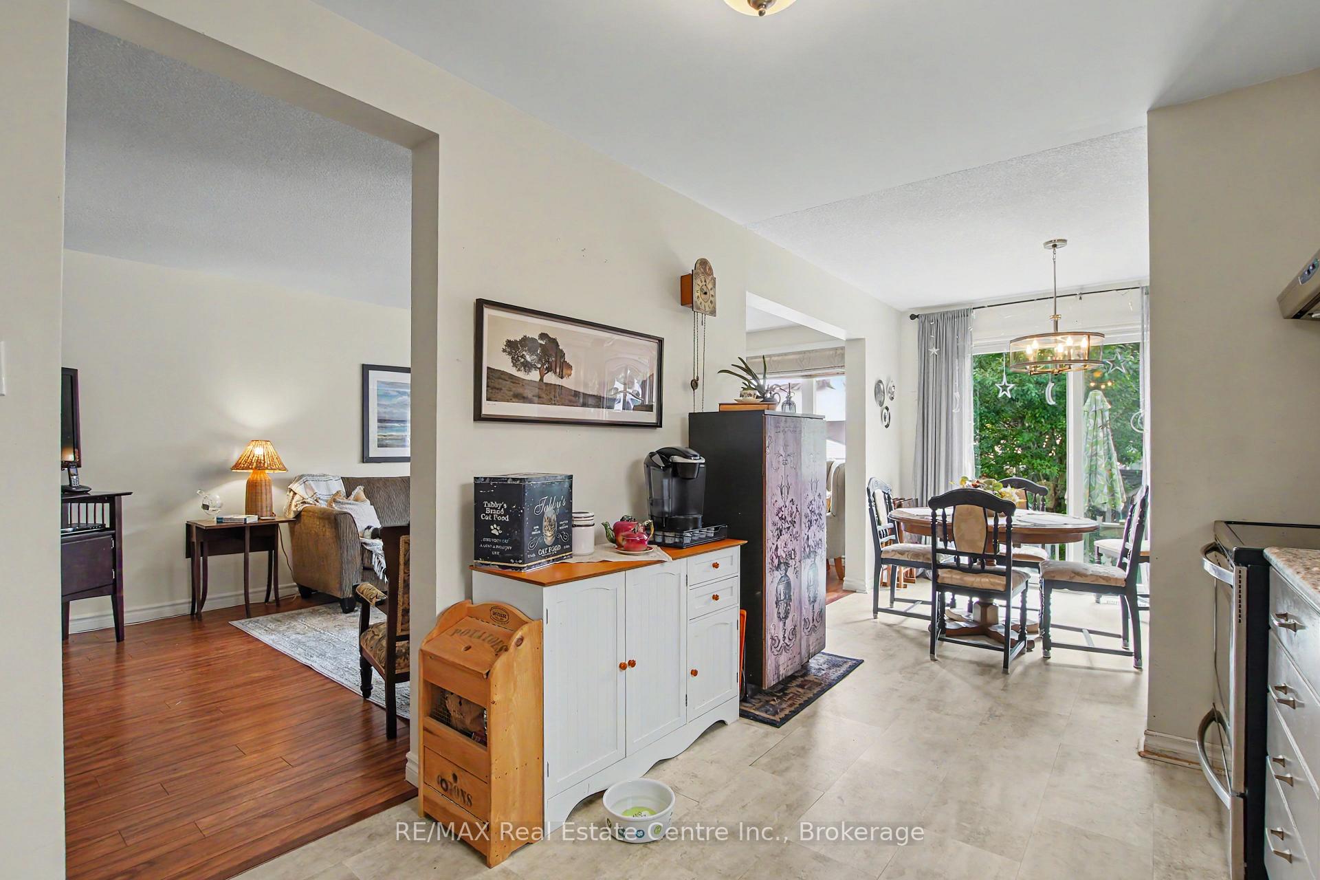 Photo 8 of 17 Bush Clover Crescent, Kitchener, Laurentian Hills — HOMEH