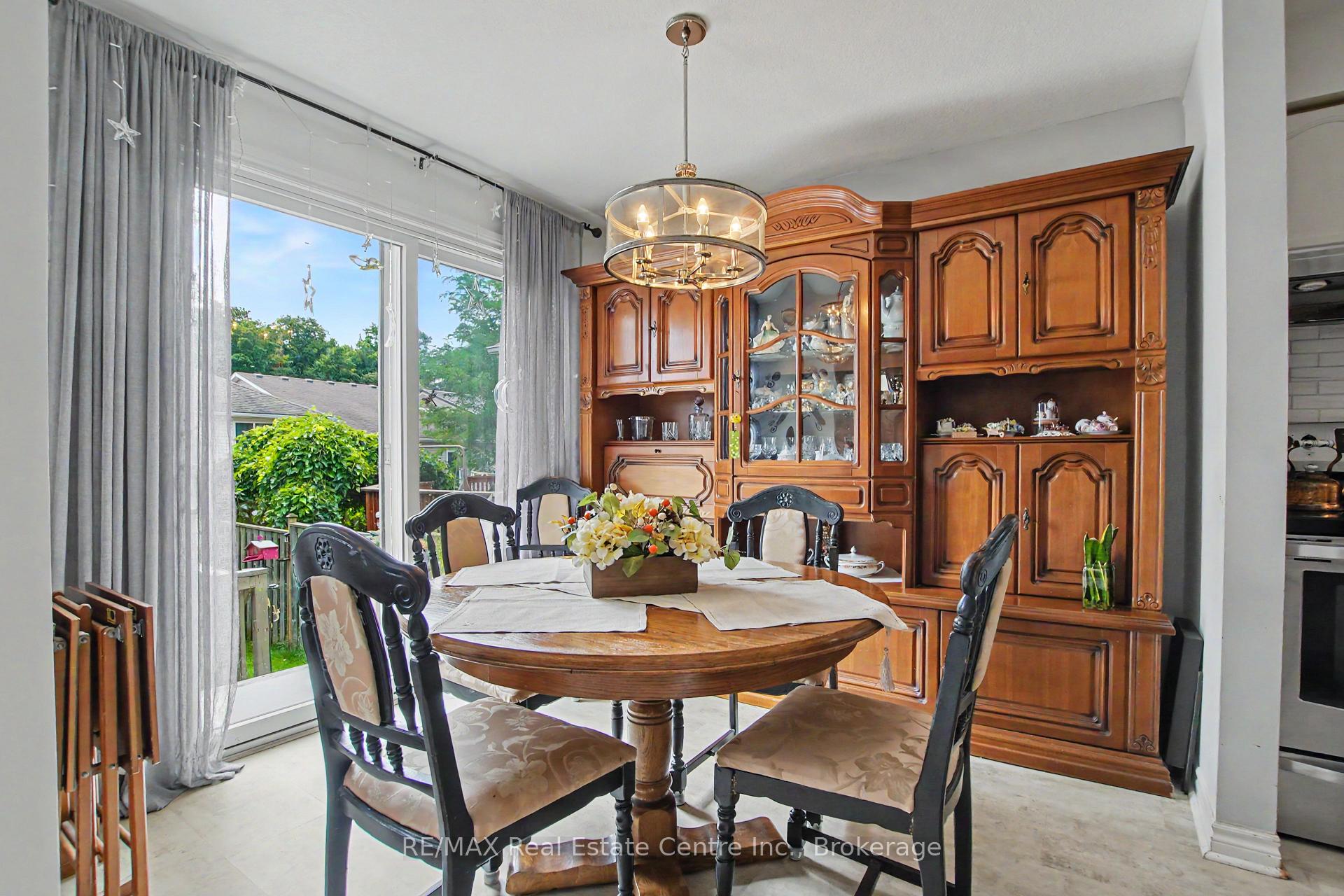 Photo 10 of 17 Bush Clover Crescent, Kitchener, Laurentian Hills — HOMEH
