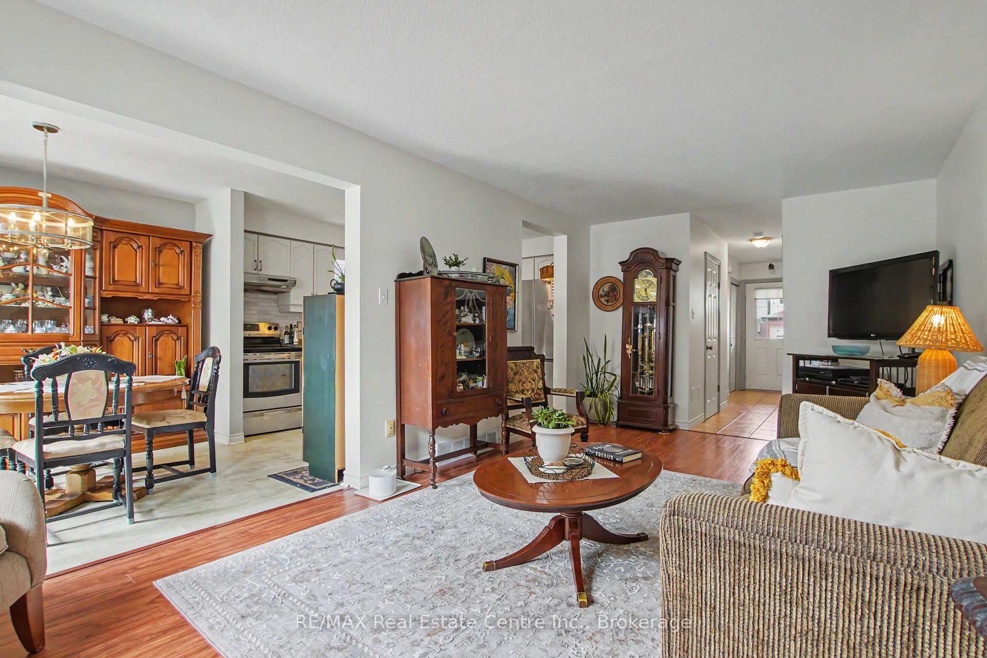 Photo 14 of 17 Bush Clover Crescent, Kitchener, Laurentian Hills — HOMEH