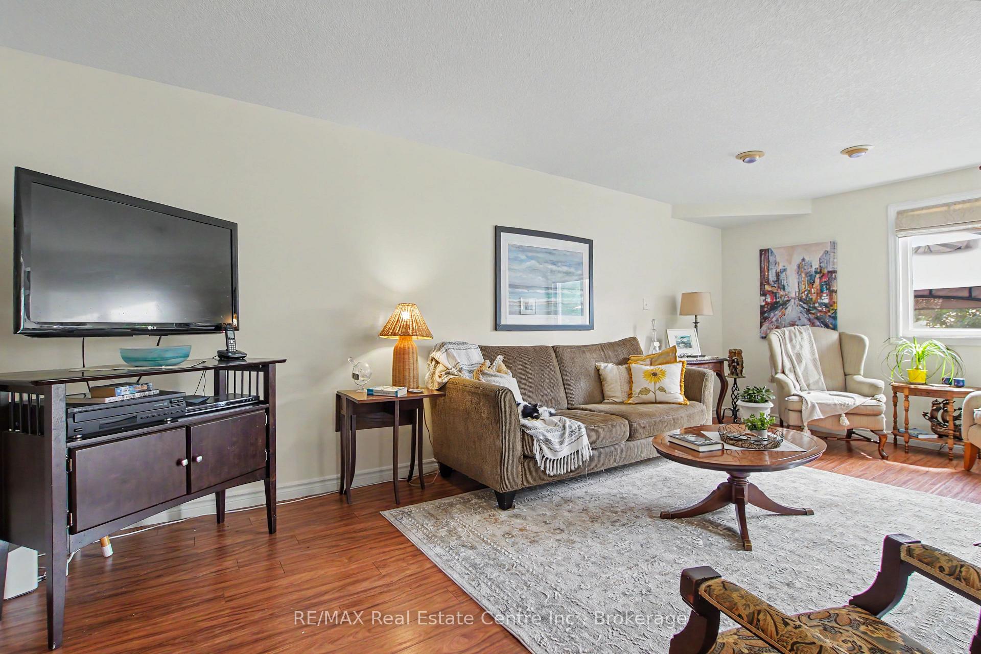Photo 15 of 17 Bush Clover Crescent, Kitchener, Laurentian Hills — HOMEH