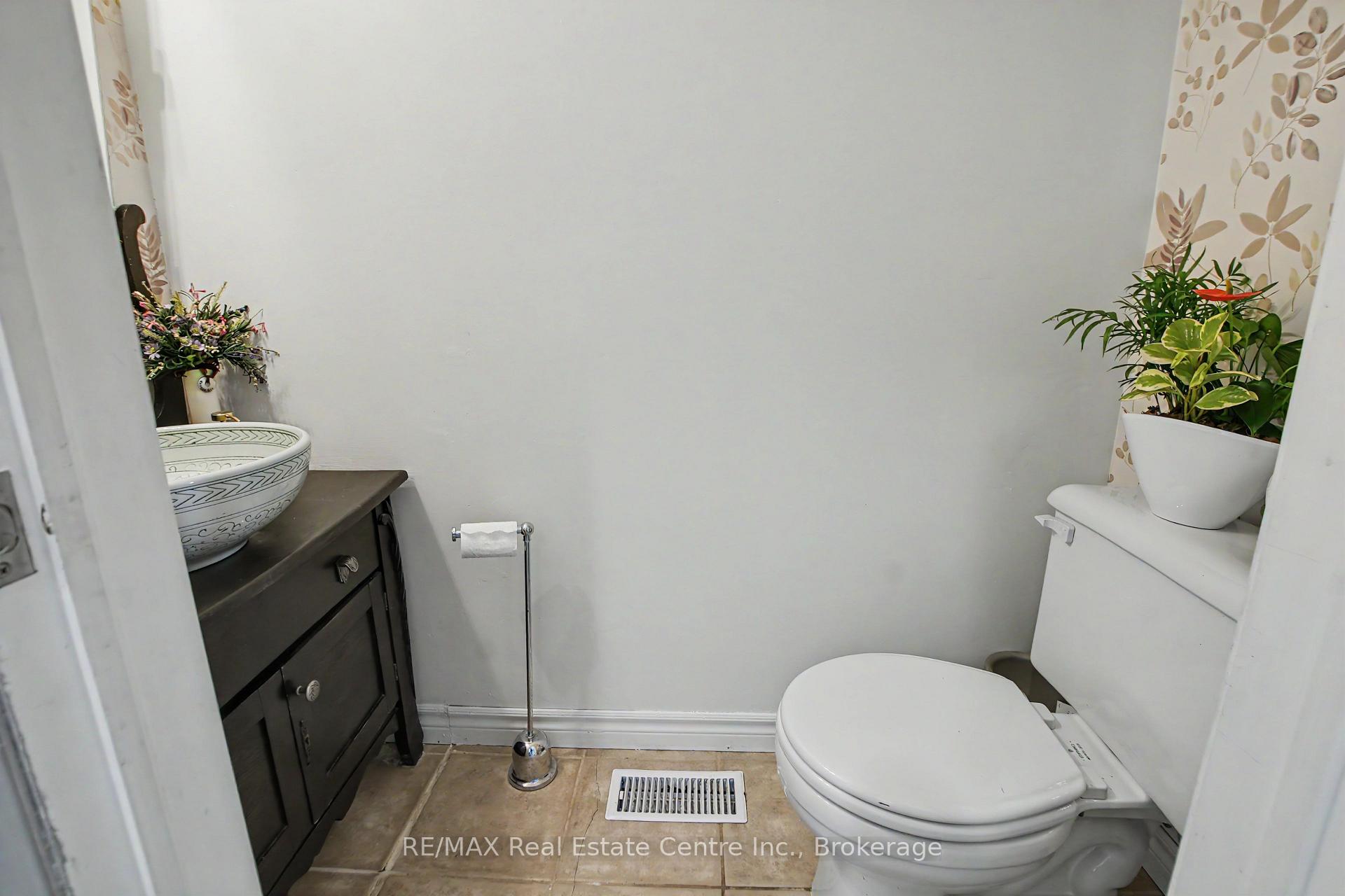 Photo 16 of 17 Bush Clover Crescent, Kitchener, Laurentian Hills — HOMEH