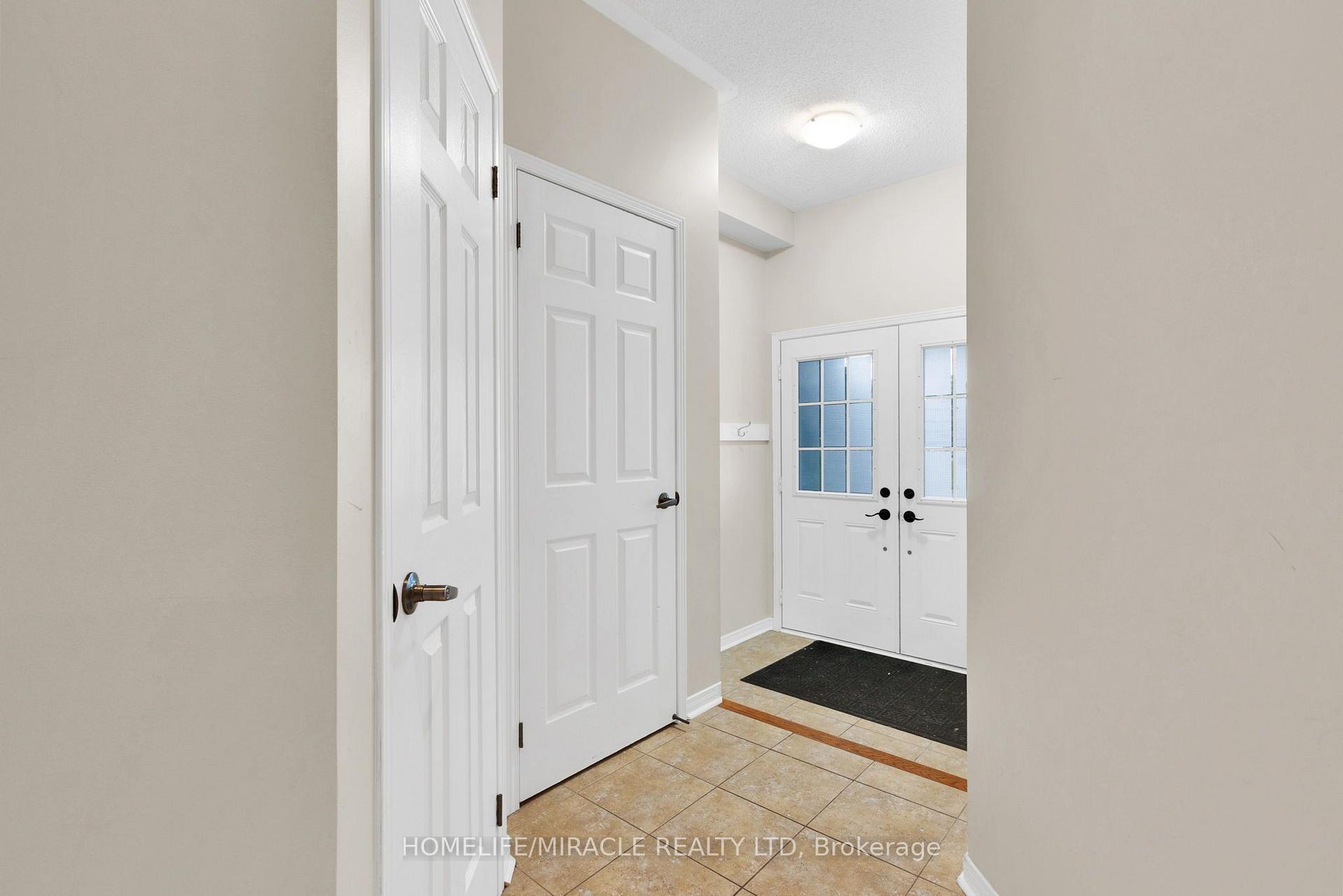 Photo 3 of Unit Main & Upper Floor, 15 Chetholme Place E, Halton Hills, Georgetown — HOMEH