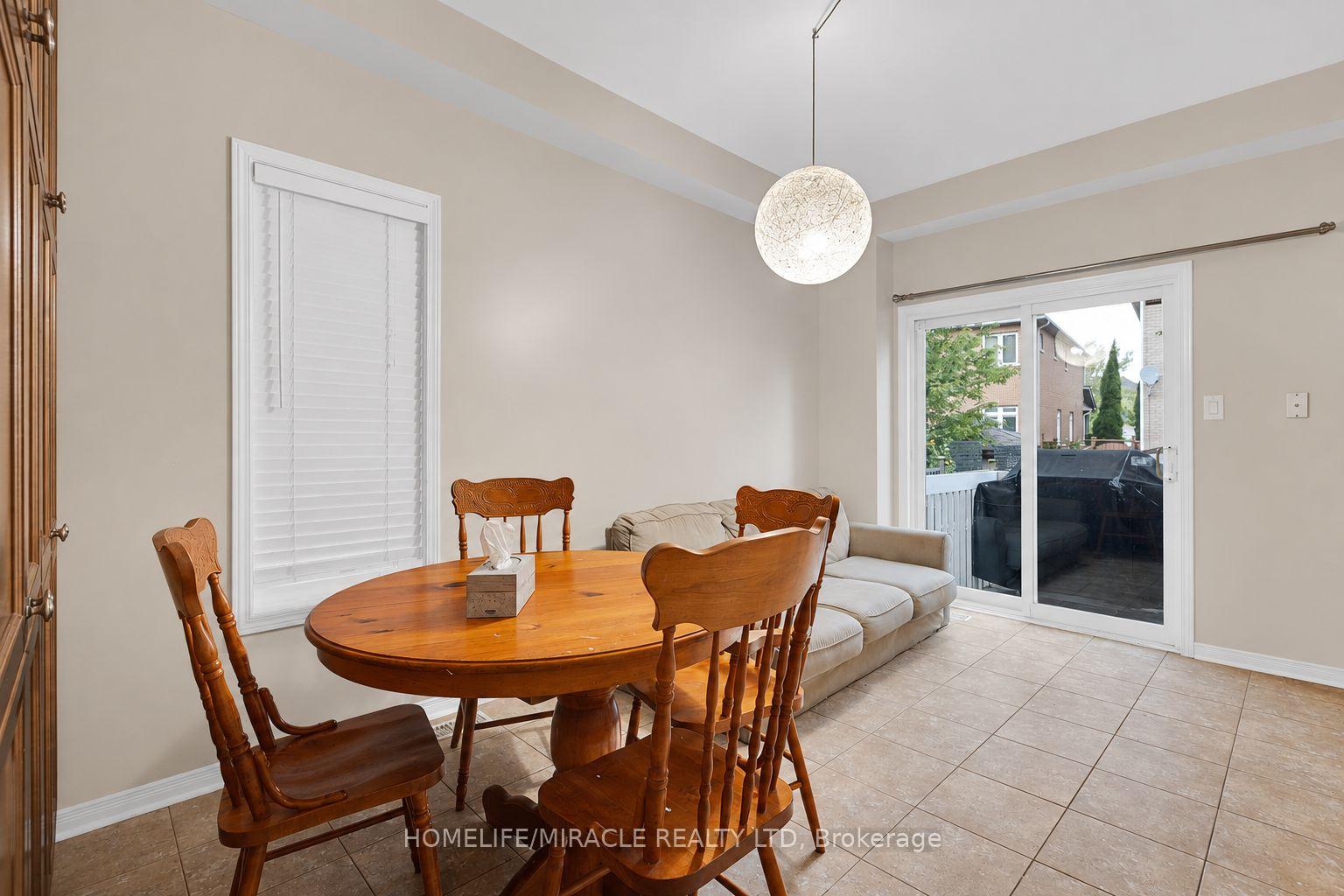 Photo 4 of Unit Main & Upper Floor, 15 Chetholme Place E, Halton Hills, Georgetown — HOMEH