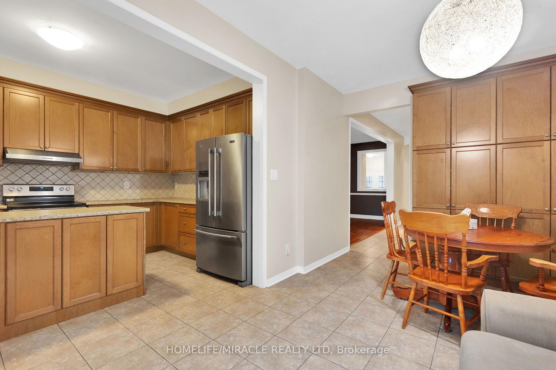 Photo 5 of Unit Main & Upper Floor, 15 Chetholme Place E, Halton Hills, Georgetown — HOMEH