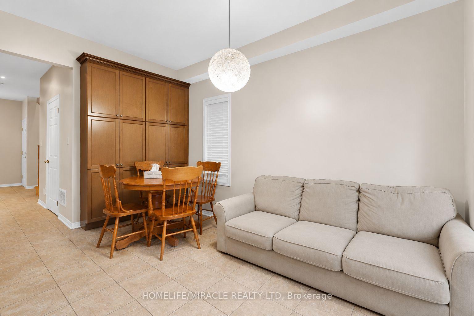 Photo 6 of Unit Main & Upper Floor, 15 Chetholme Place E, Halton Hills, Georgetown — HOMEH
