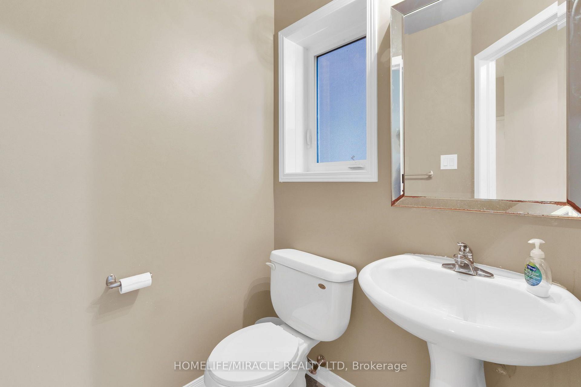 Photo 14 of Unit Main & Upper Floor, 15 Chetholme Place E, Halton Hills, Georgetown — HOMEH