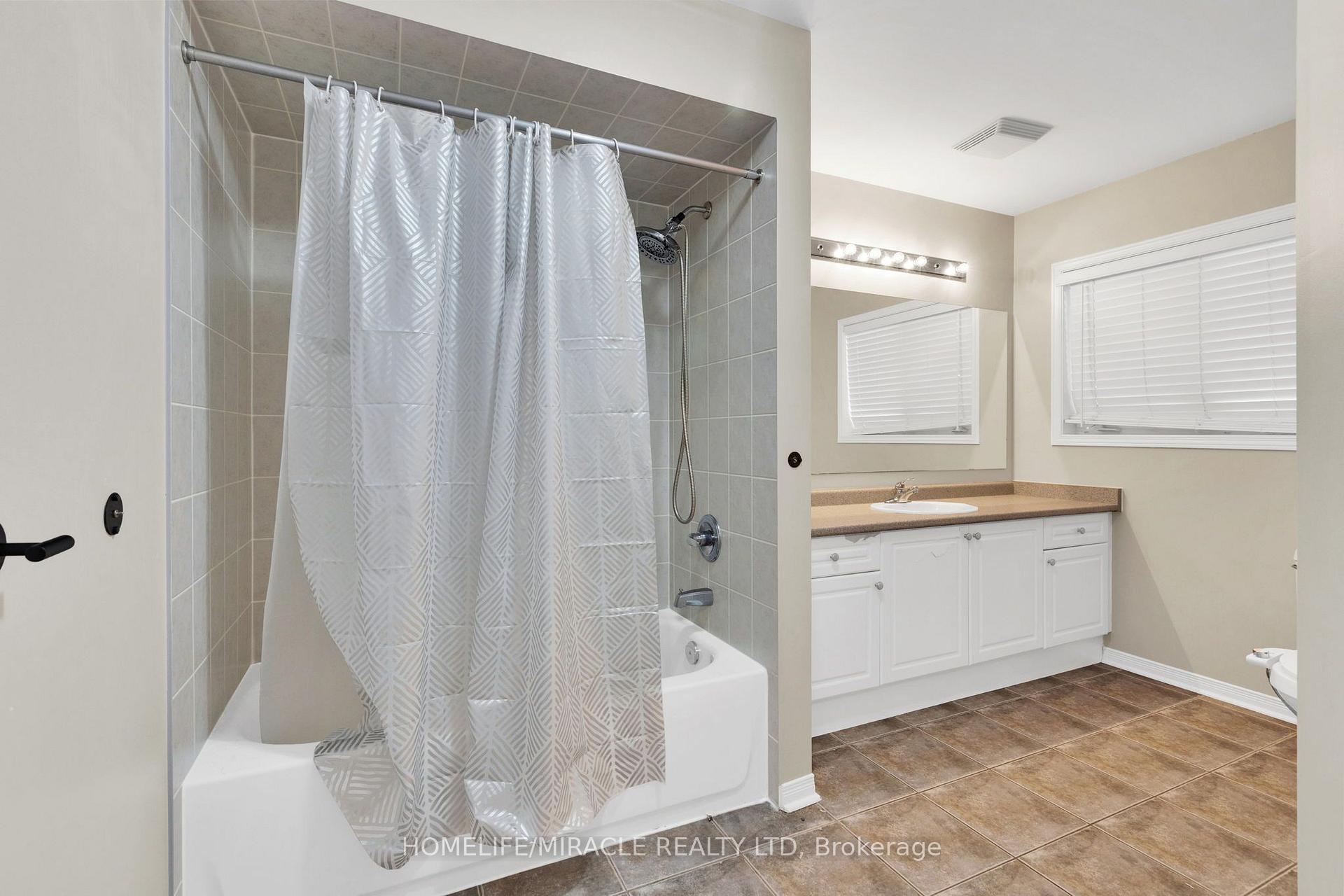 Photo 16 of Unit Main & Upper Floor, 15 Chetholme Place E, Halton Hills, Georgetown — HOMEH