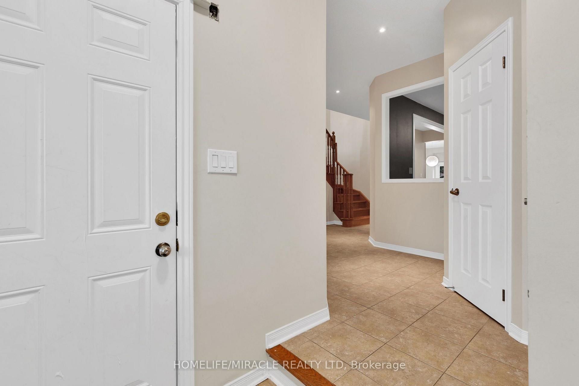 Photo 26 of Unit Main & Upper Floor, 15 Chetholme Place E, Halton Hills, Georgetown — HOMEH