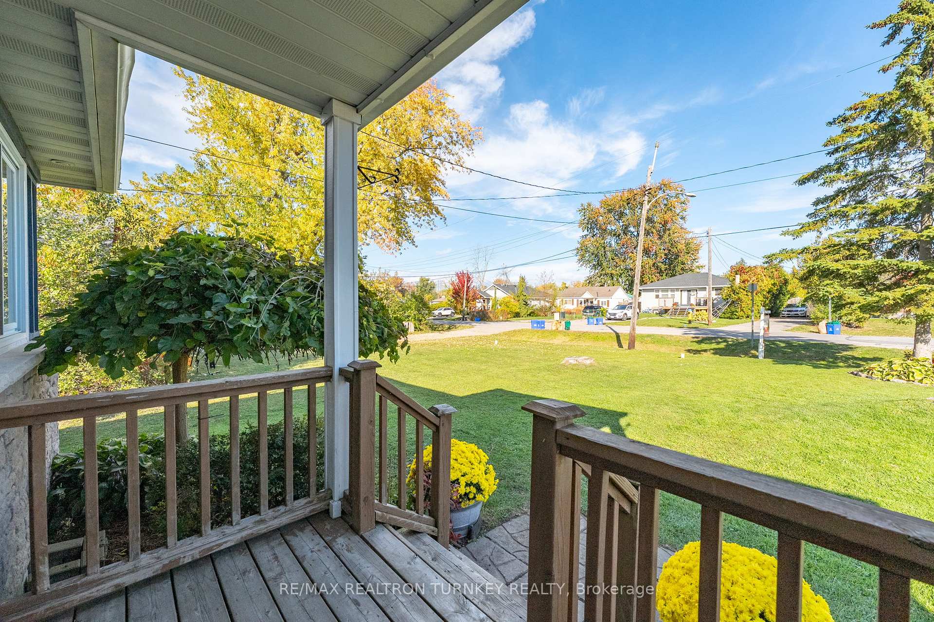 Photo 2 of 782 Third Avenue, Georgina, Historic Lakeshore Communities — HOMEH