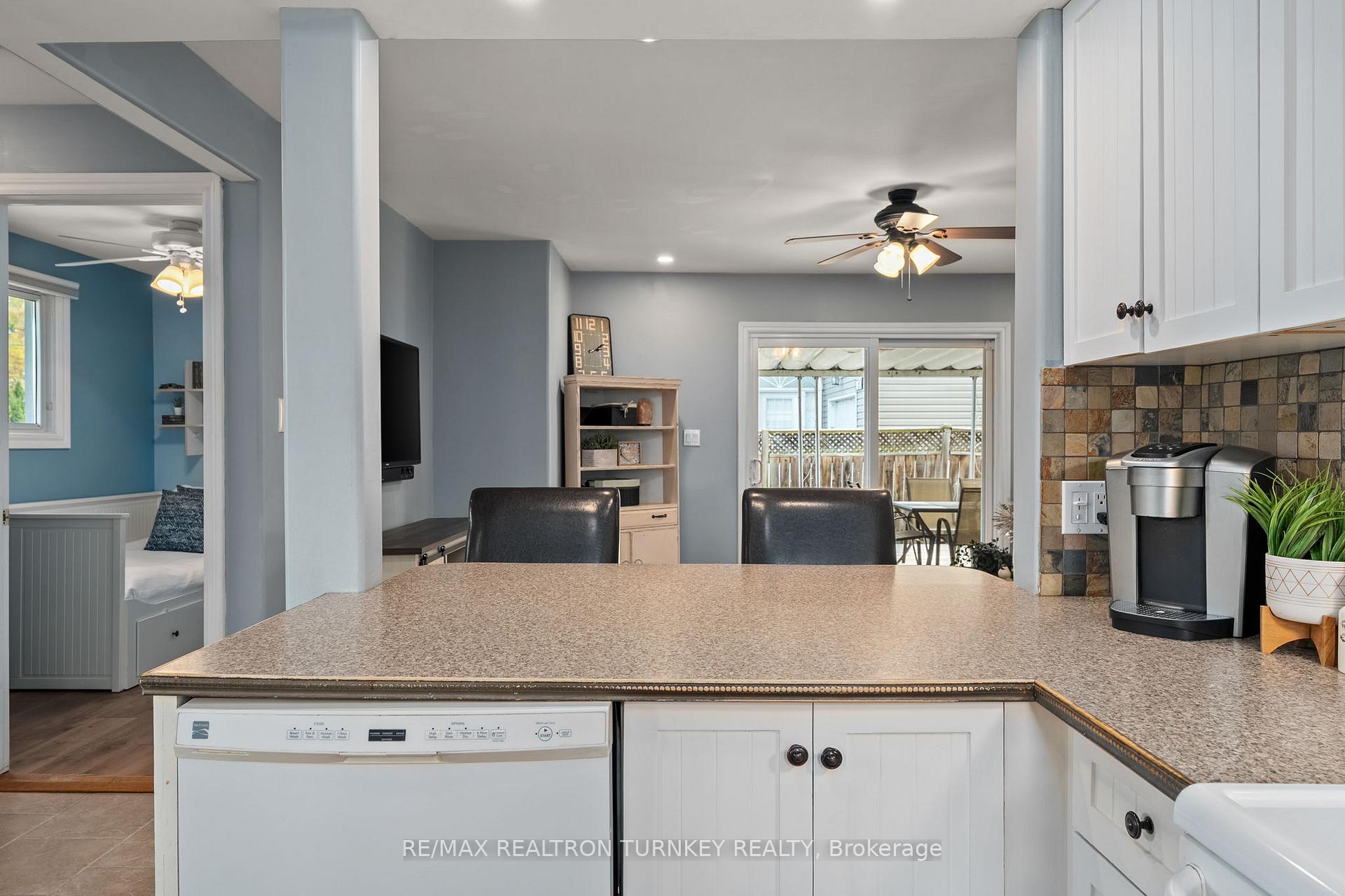 Photo 10 of 782 Third Avenue, Georgina, Historic Lakeshore Communities — HOMEH