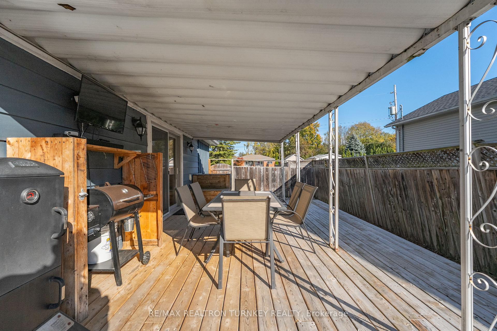 Photo 27 of 782 Third Avenue, Georgina, Historic Lakeshore Communities — HOMEH