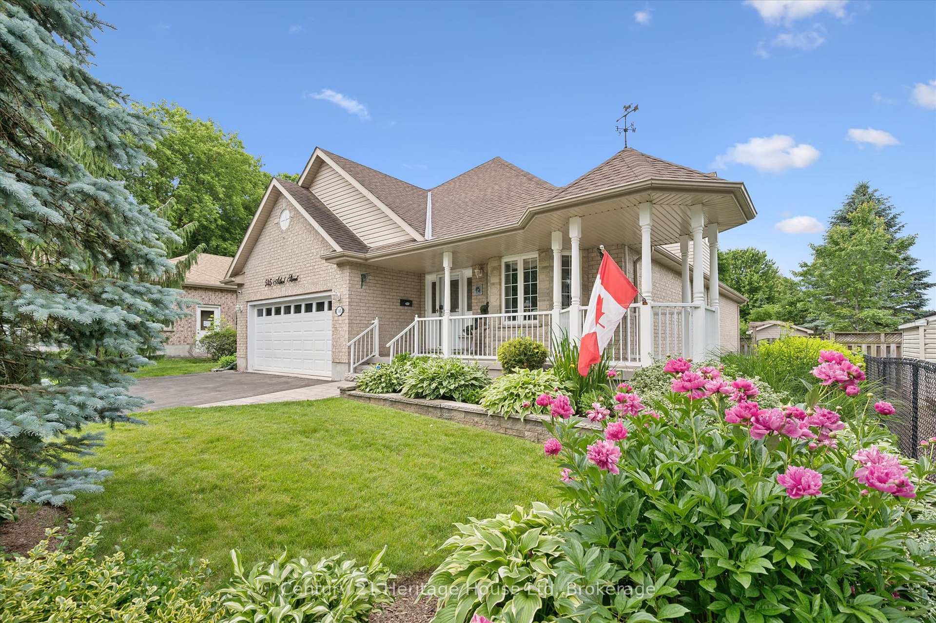 Photo 3 of 545 Athol Street, Centre Wellington, Fergus — HOMEH