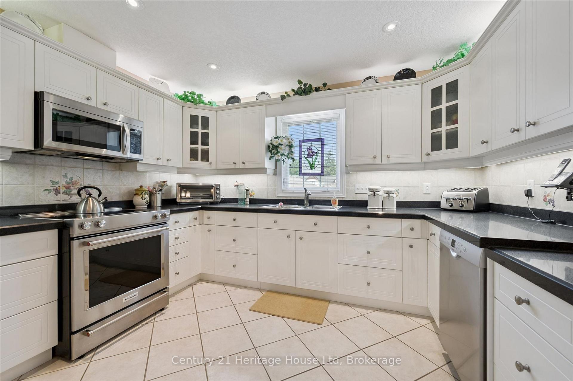 Photo 8 of 545 Athol Street, Centre Wellington, Fergus — HOMEH