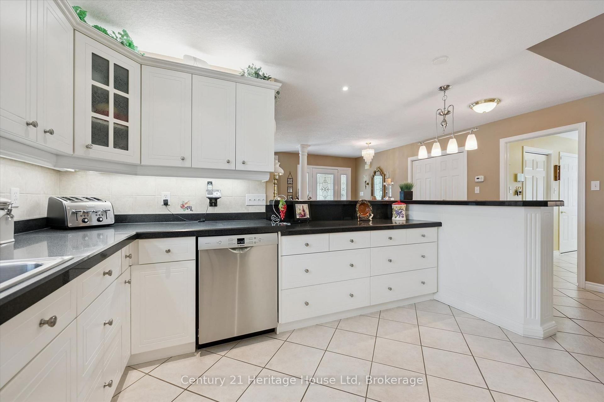 Photo 9 of 545 Athol Street, Centre Wellington, Fergus — HOMEH