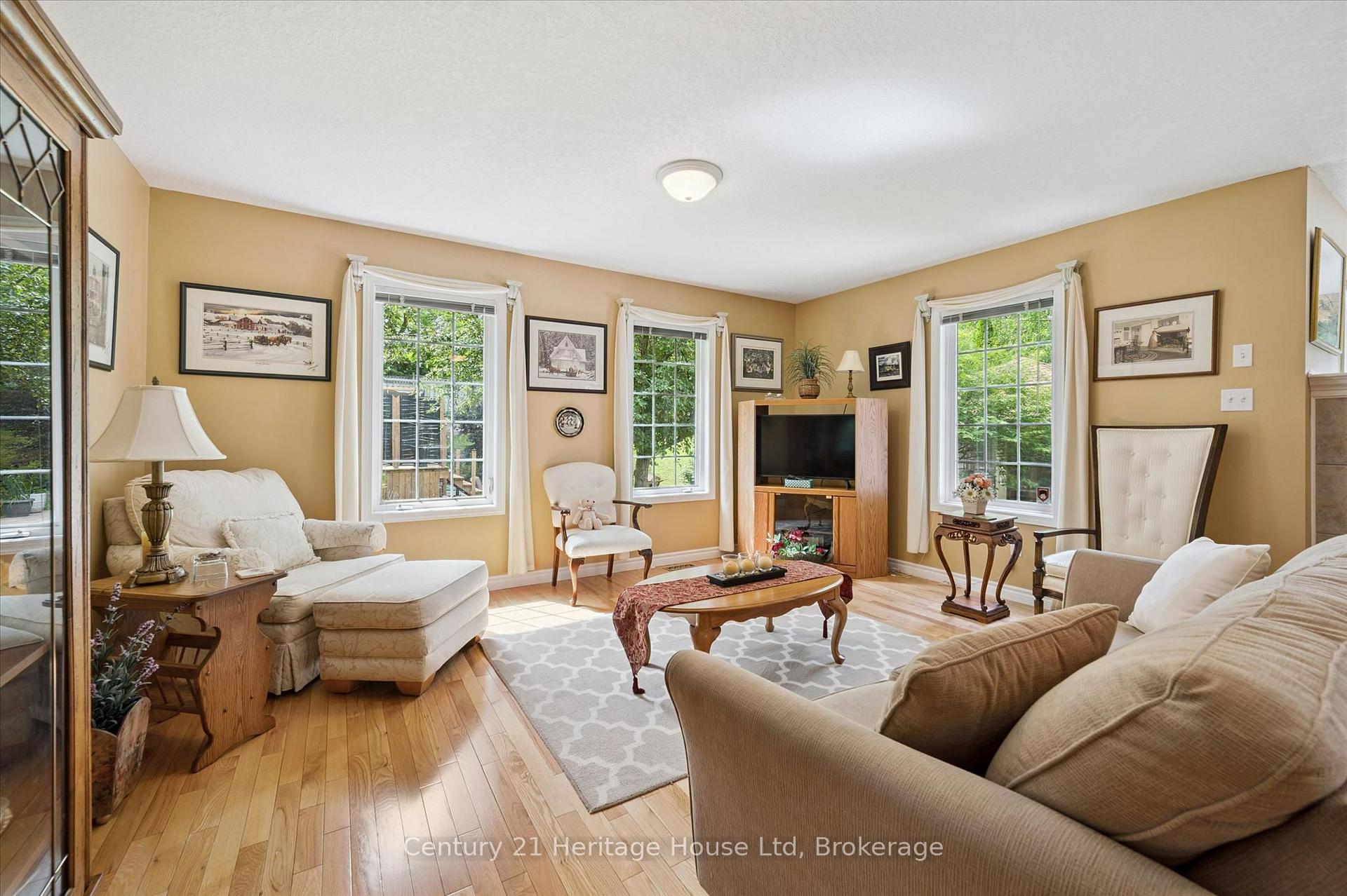 Photo 16 of 545 Athol Street, Centre Wellington, Fergus — HOMEH