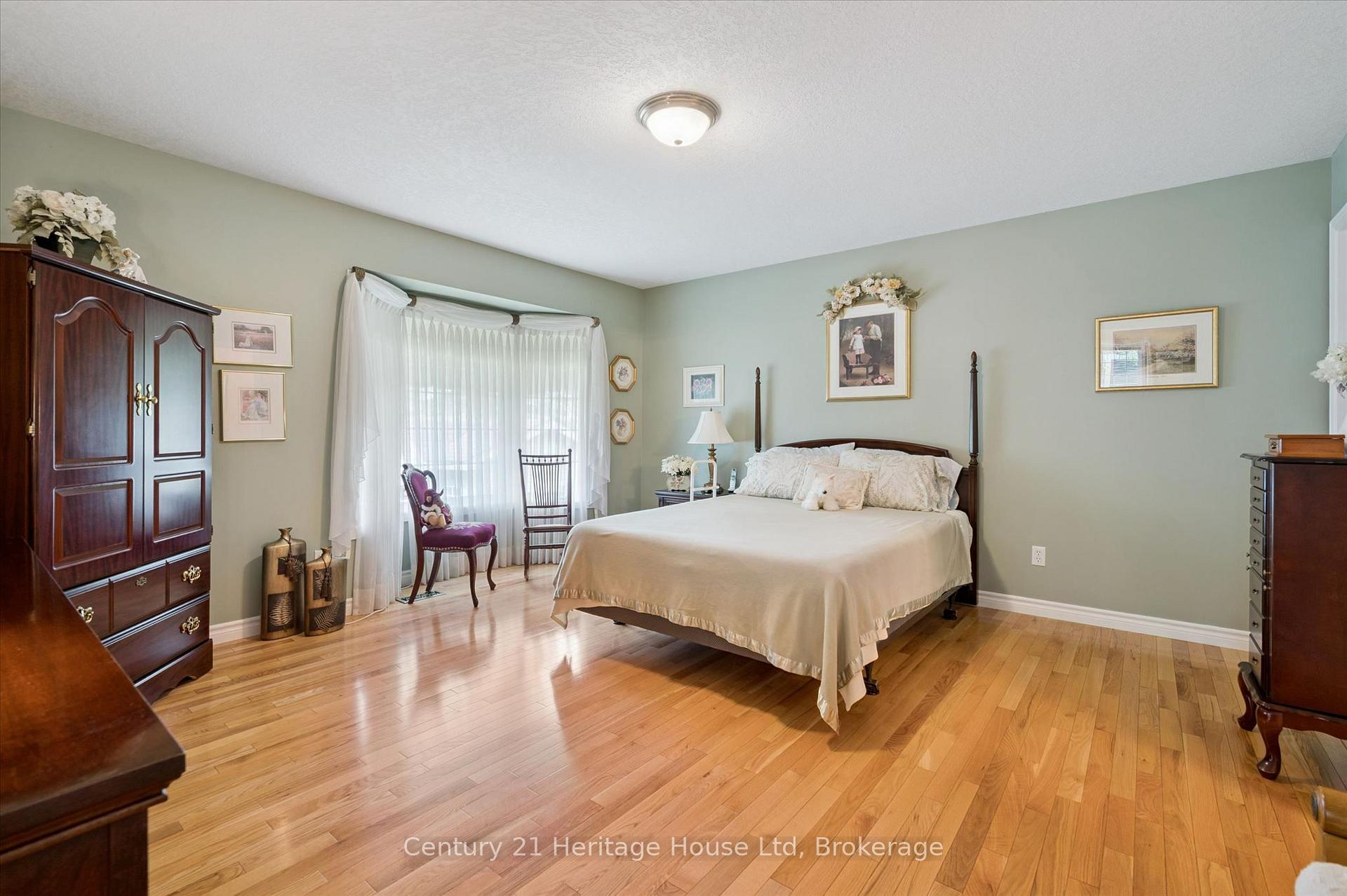 Photo 21 of 545 Athol Street, Centre Wellington, Fergus — HOMEH