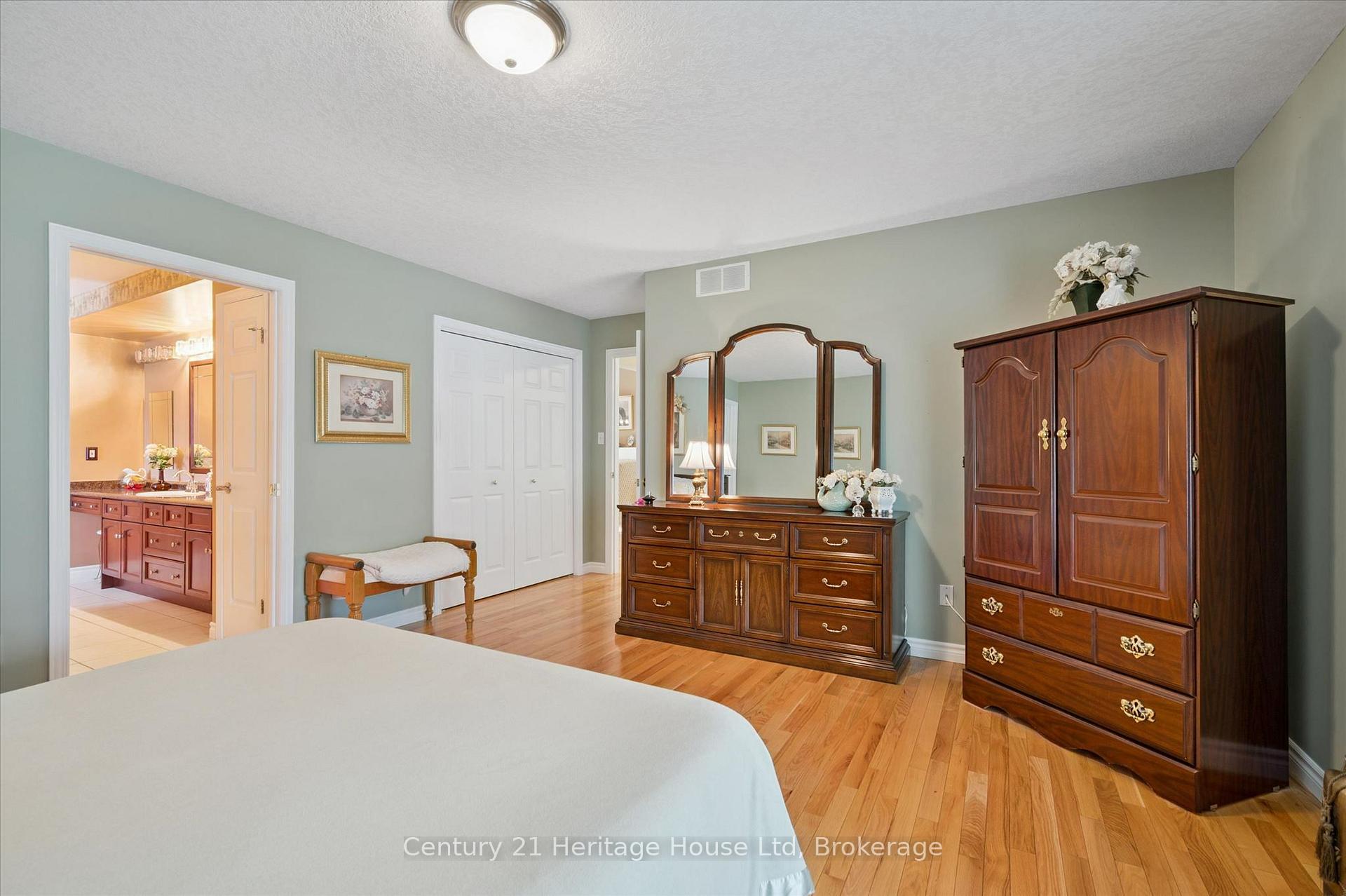 Photo 23 of 545 Athol Street, Centre Wellington, Fergus — HOMEH