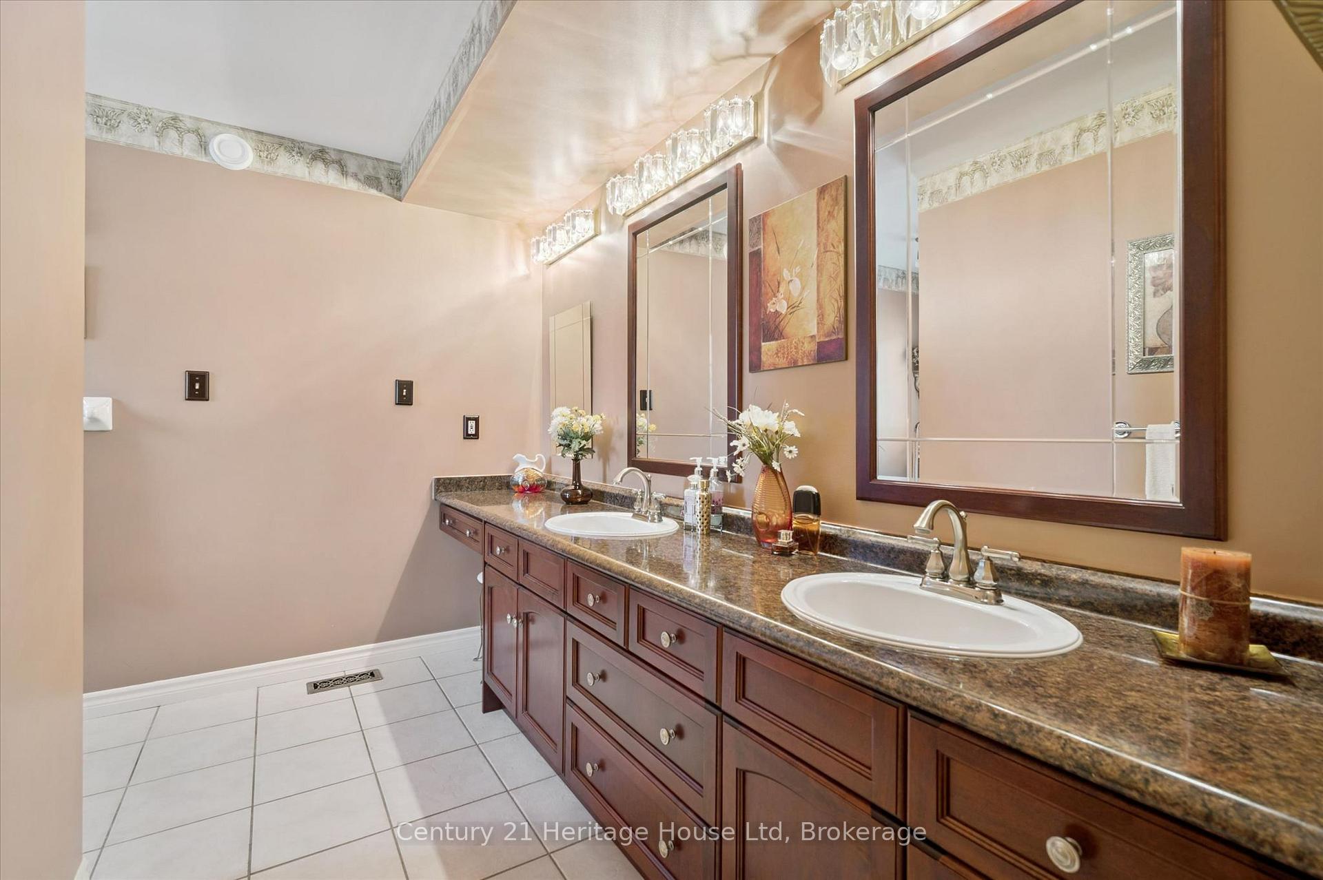 Photo 24 of 545 Athol Street, Centre Wellington, Fergus — HOMEH