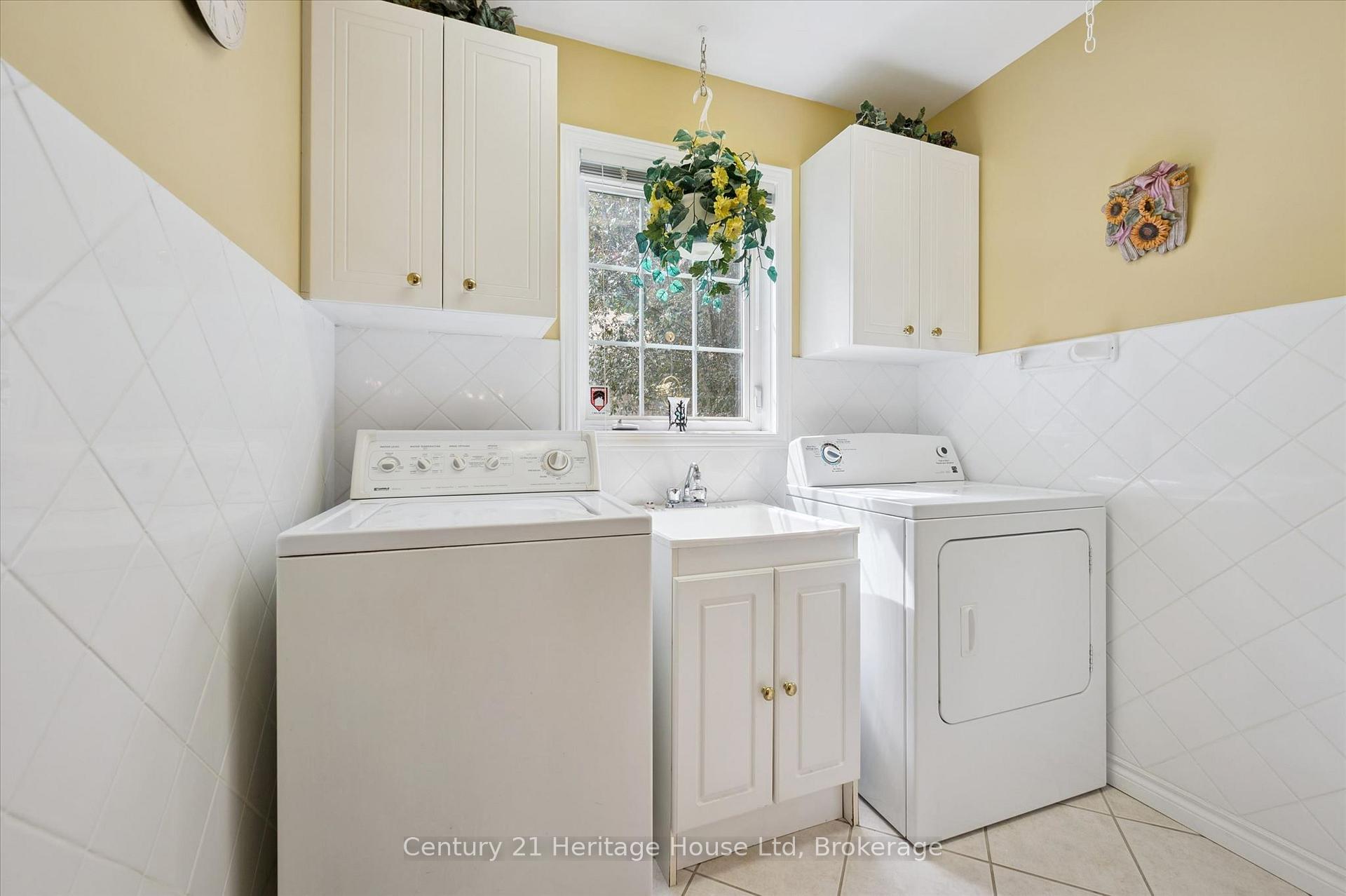 Photo 26 of 545 Athol Street, Centre Wellington, Fergus — HOMEH