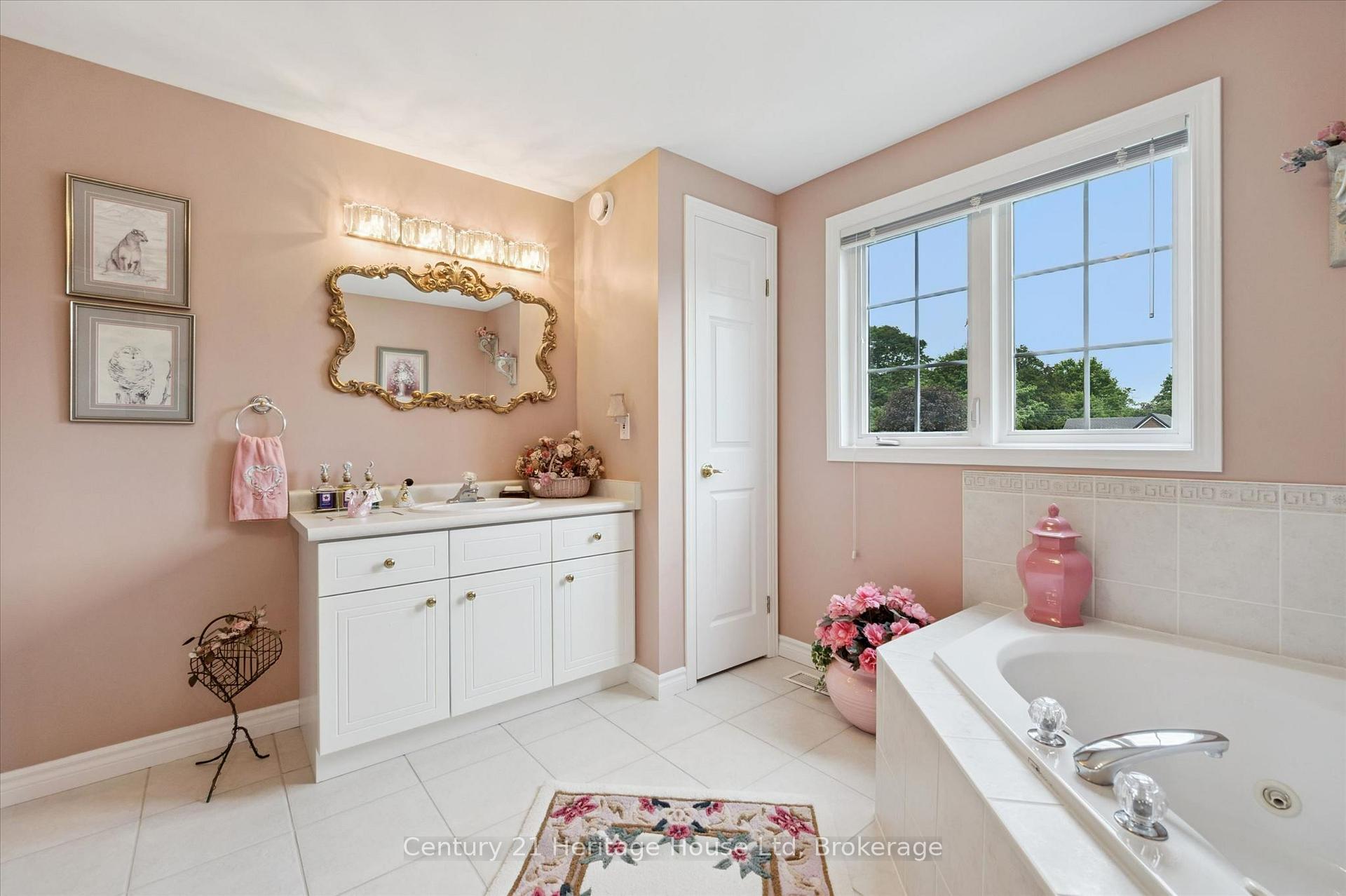 Photo 29 of 545 Athol Street, Centre Wellington, Fergus — HOMEH