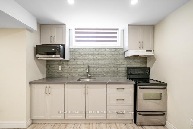 Photo 6 of 1 Devineridge Avenue, Ajax, Central East — HOMEH