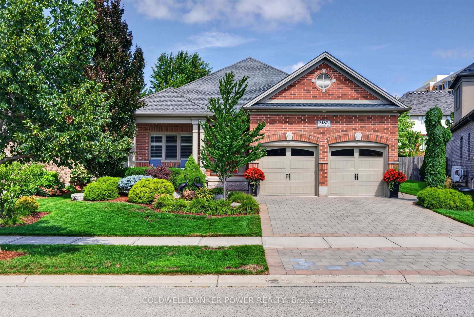 Photo 1 of 3182 Pincombe Drive, London, South W — HOMEH