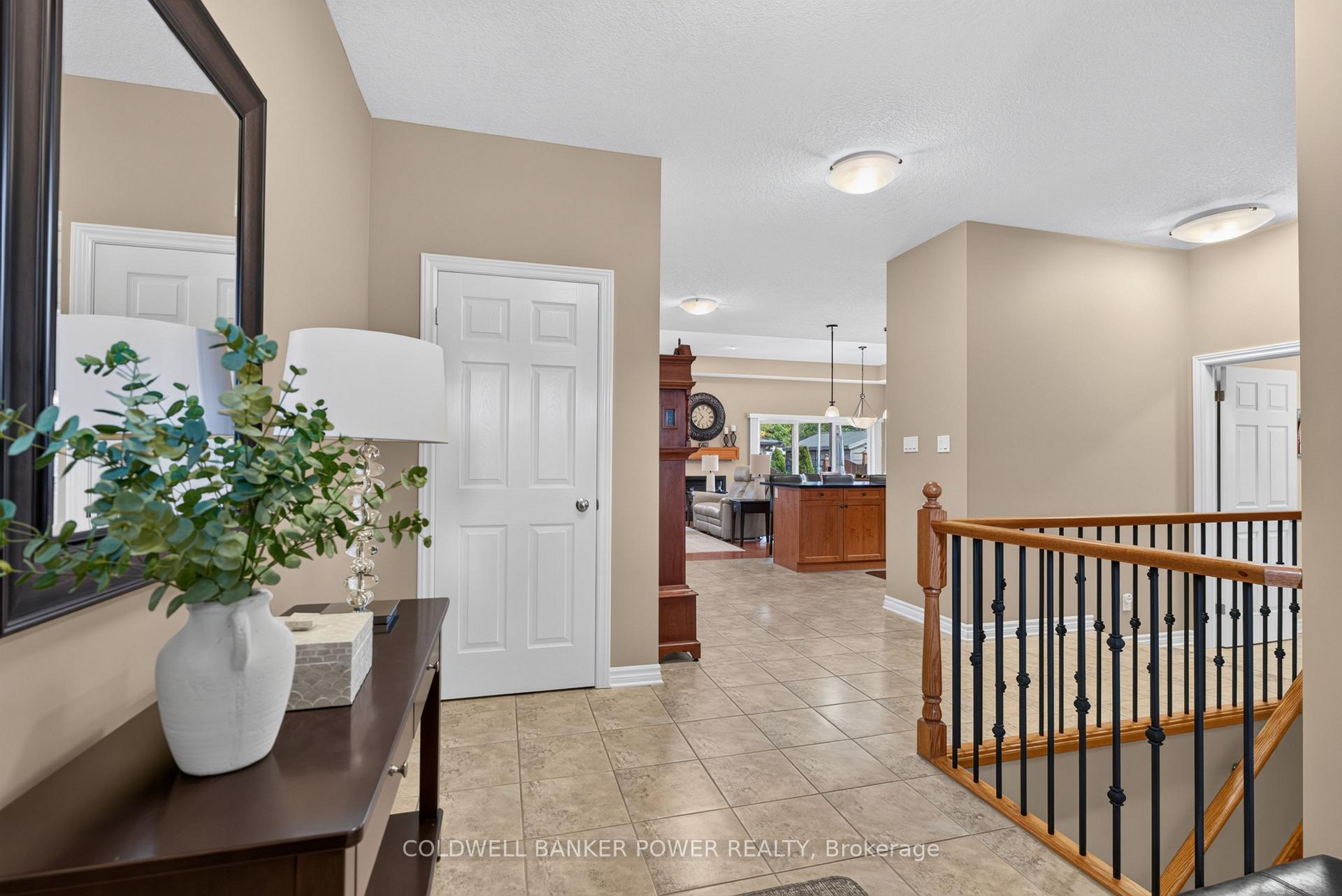 Photo 7 of 3182 Pincombe Drive, London, South W — HOMEH
