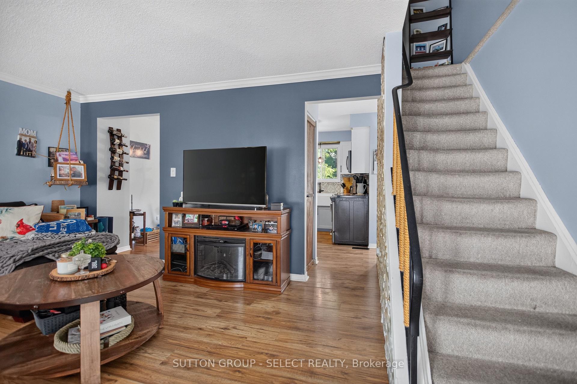 Photo 4 of 57 Edgemere Place, London, South T — HOMEH