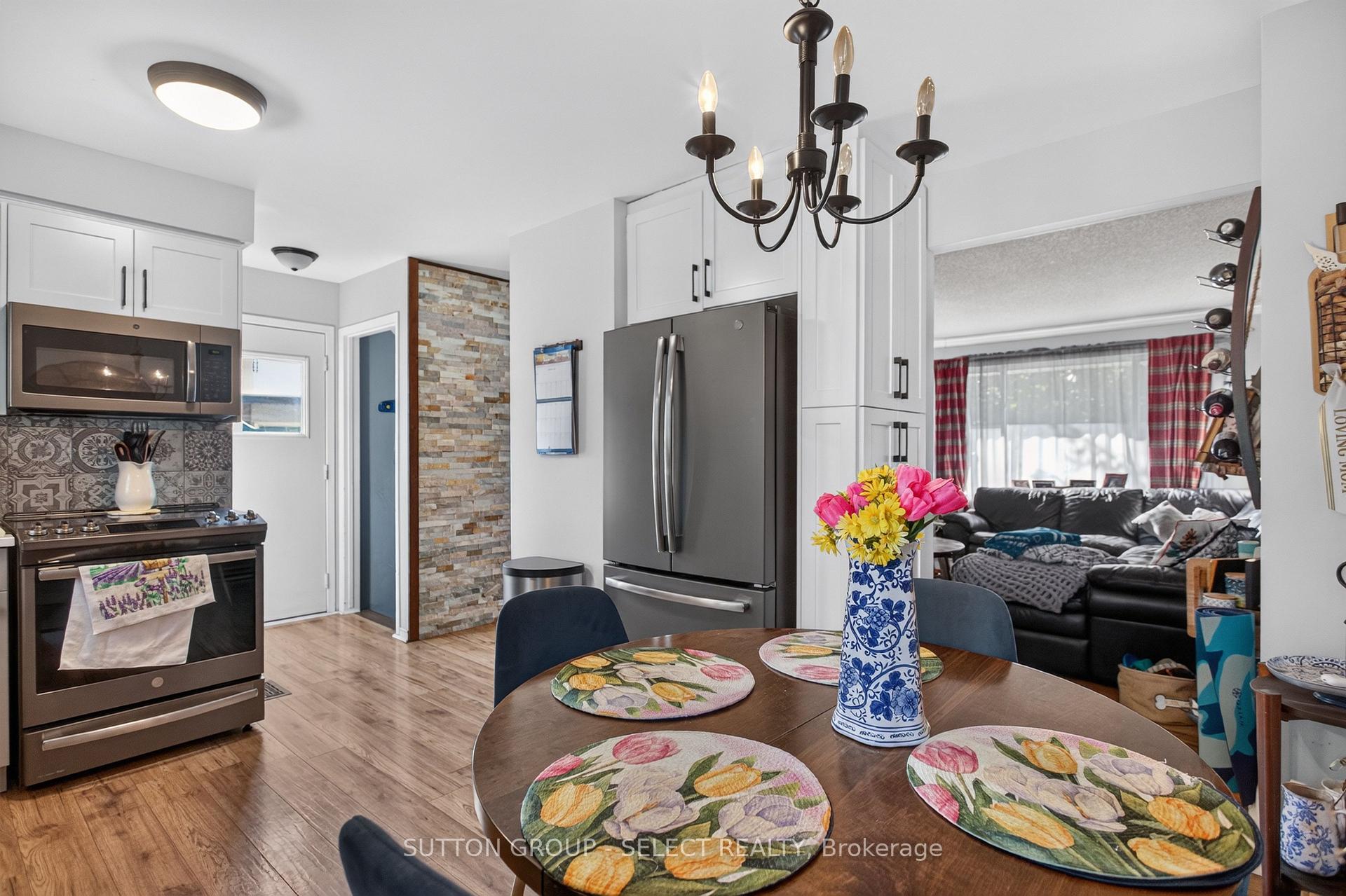 Photo 17 of 57 Edgemere Place, London, South T — HOMEH