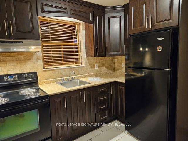 Photo 5 of Unit 3, 71 Thirteenth Street, Etobicoke, New Toronto — HOMEH