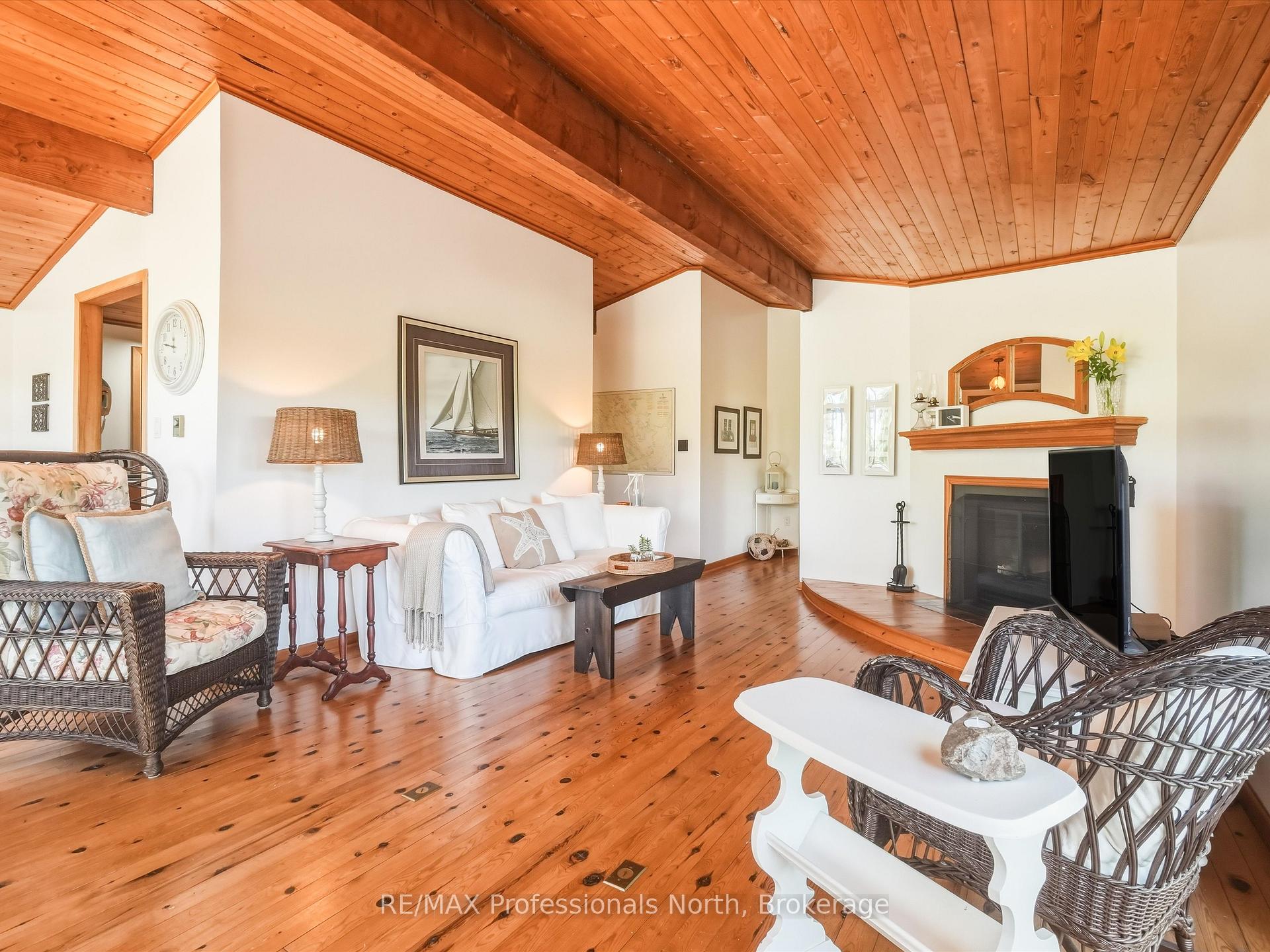 Photo 5 of 23 Taylor Island, Gravenhurst, Muskoka (S) — HOMEH