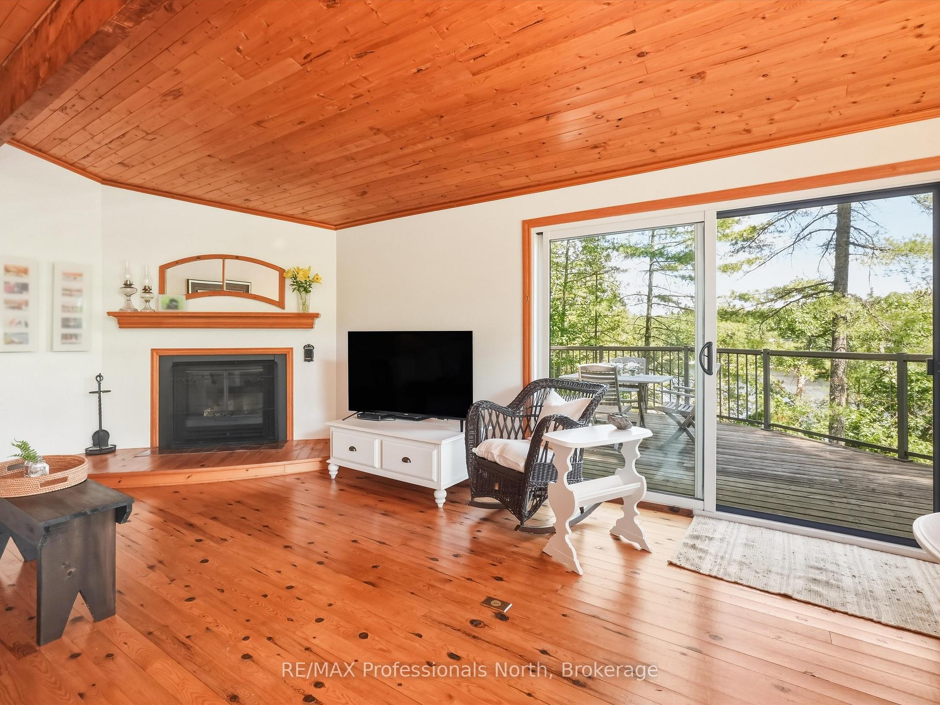 Photo 7 of 23 Taylor Island, Gravenhurst, Muskoka (S) — HOMEH