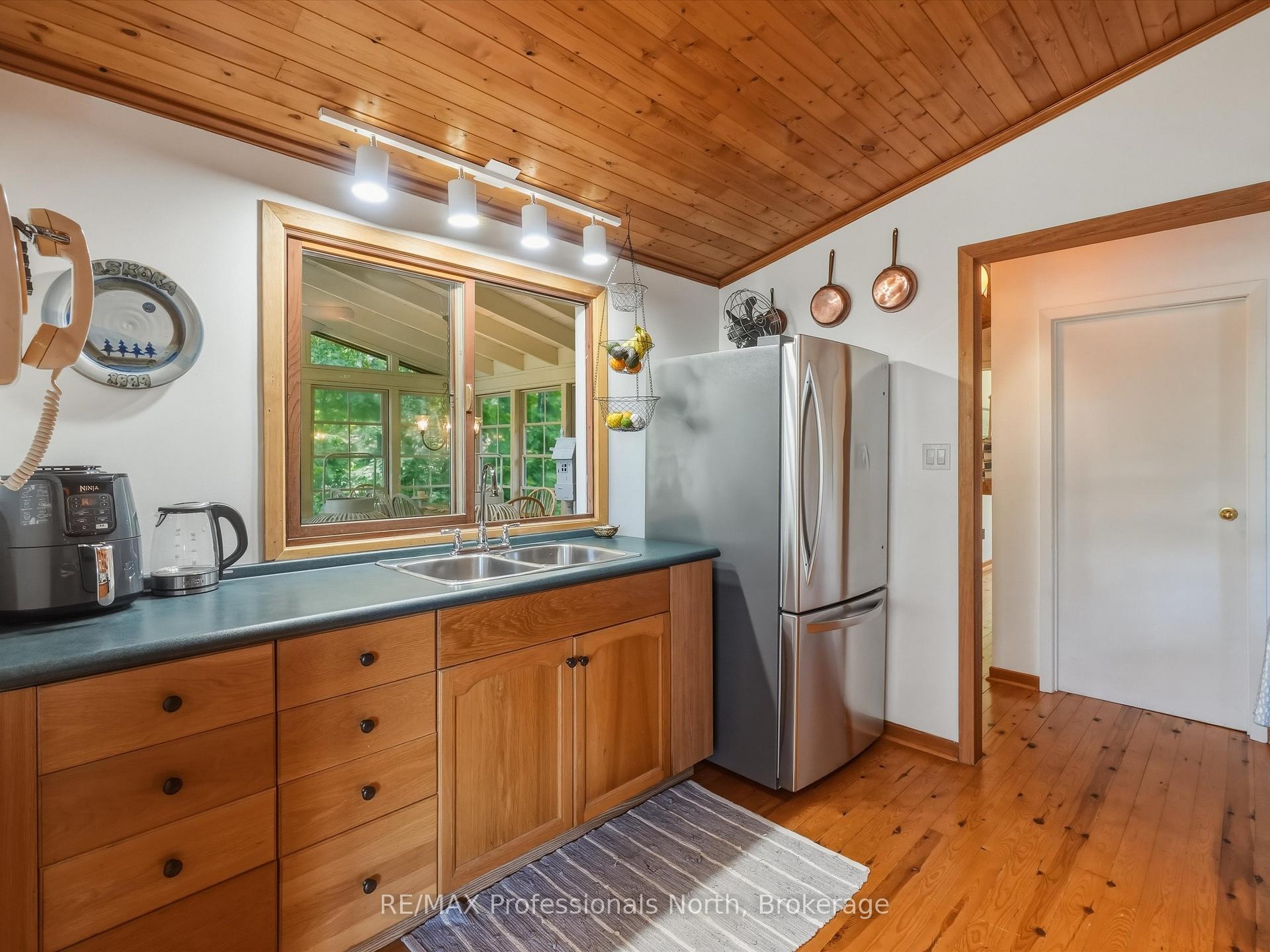 Photo 9 of 23 Taylor Island, Gravenhurst, Muskoka (S) — HOMEH