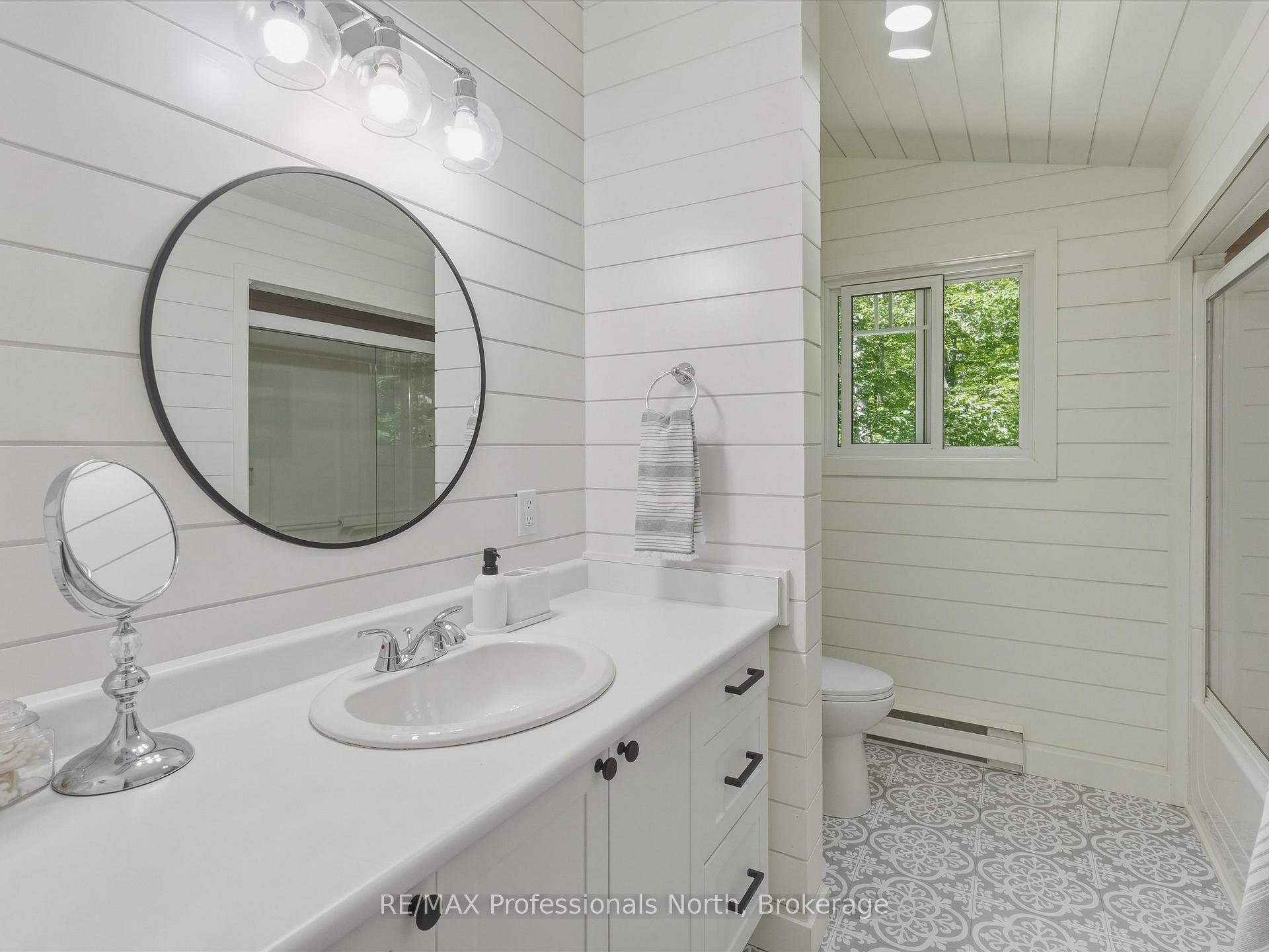Photo 20 of 23 Taylor Island, Gravenhurst, Muskoka (S) — HOMEH