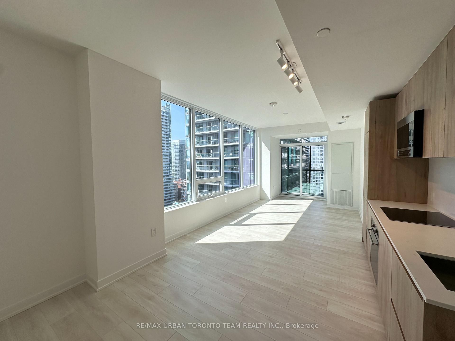 Photo 3 of Unit 2602, 117 Broadway Avenue, Toronto, Mount Pleasant West — HOMEH