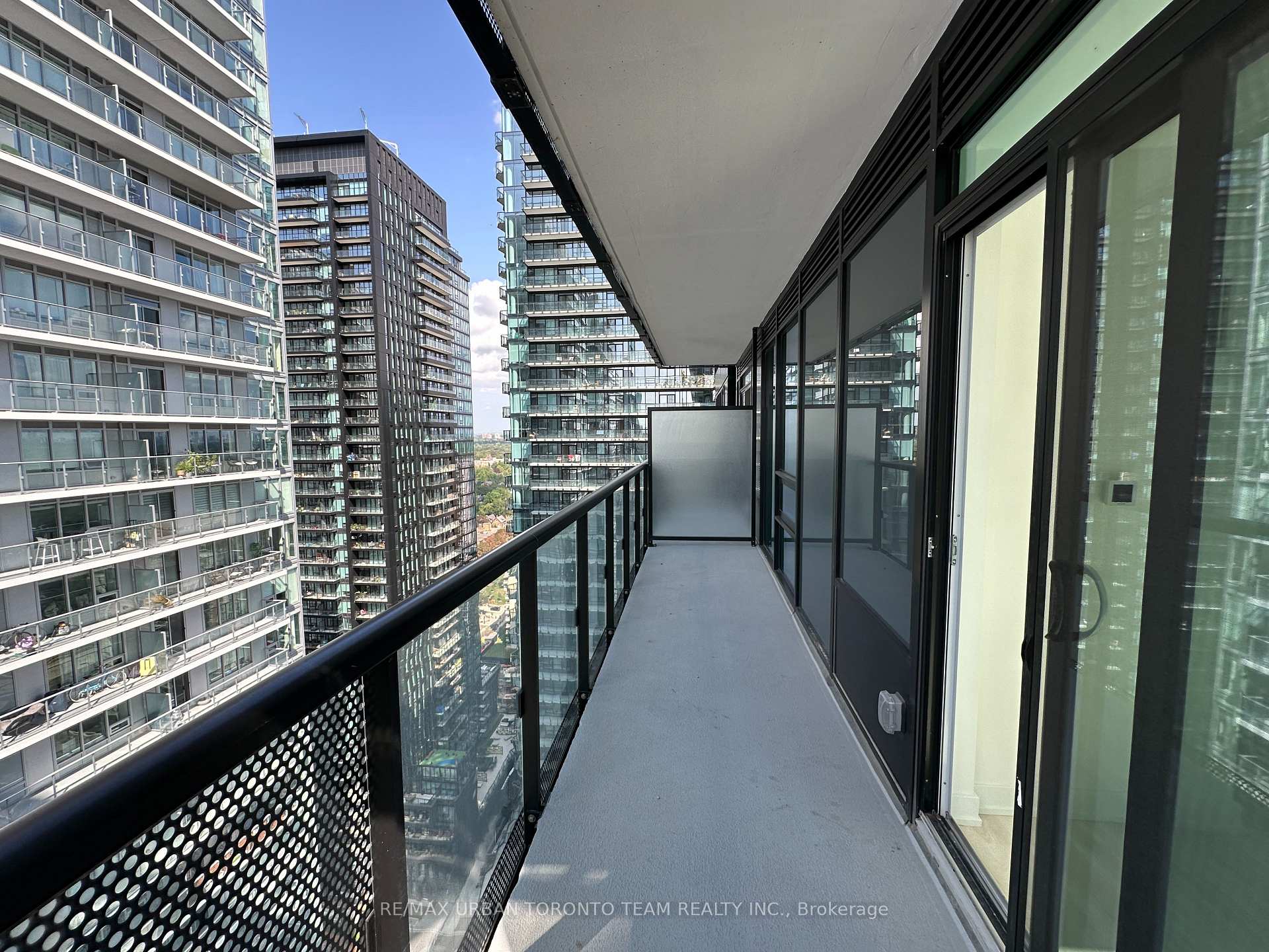 Photo 5 of Unit 2602, 117 Broadway Avenue, Toronto, Mount Pleasant West — HOMEH