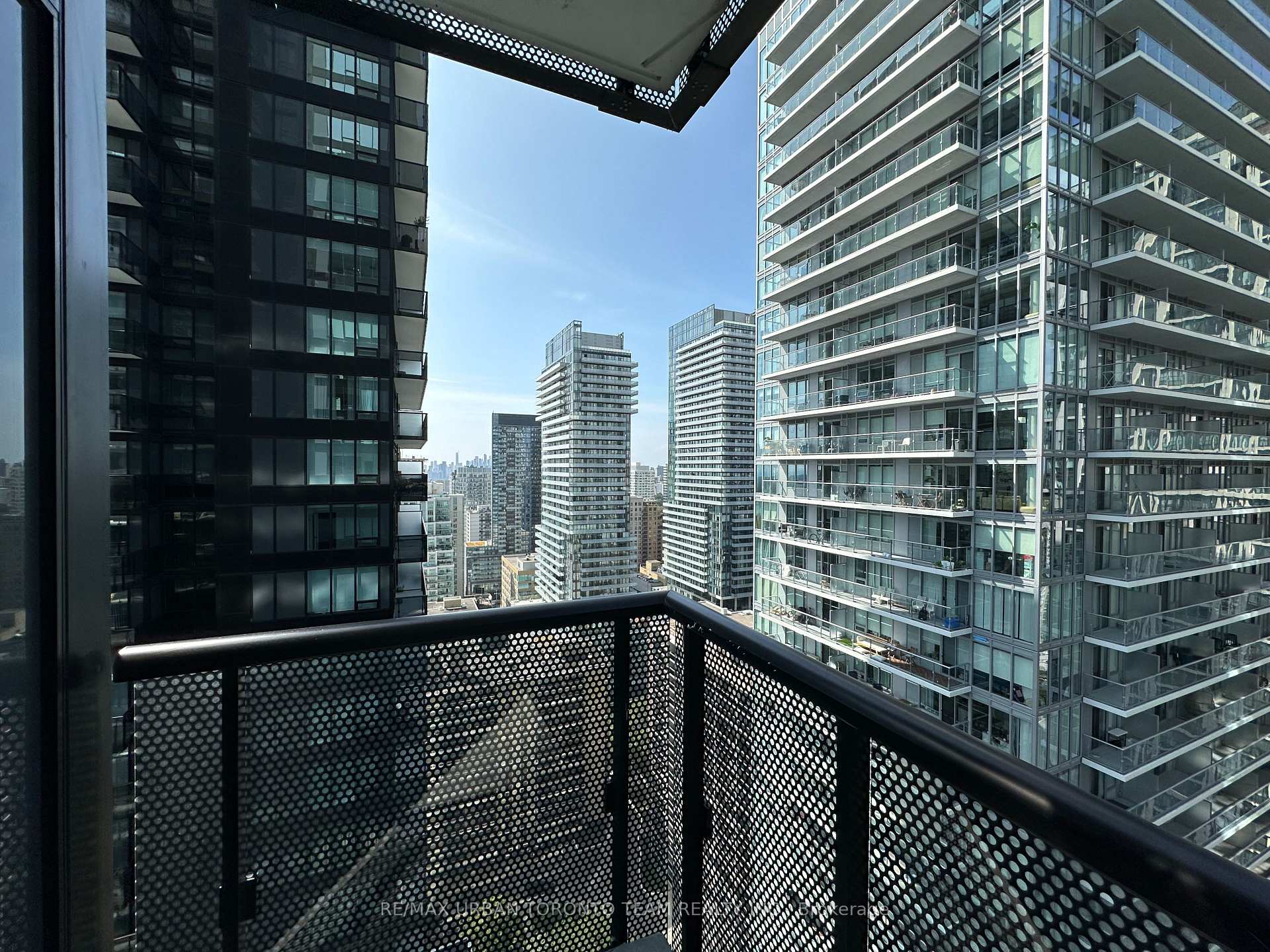 Photo 7 of Unit 2602, 117 Broadway Avenue, Toronto, Mount Pleasant West — HOMEH