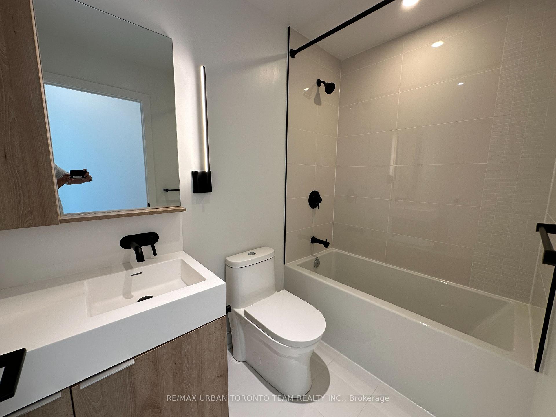 Photo 8 of Unit 2602, 117 Broadway Avenue, Toronto, Mount Pleasant West — HOMEH