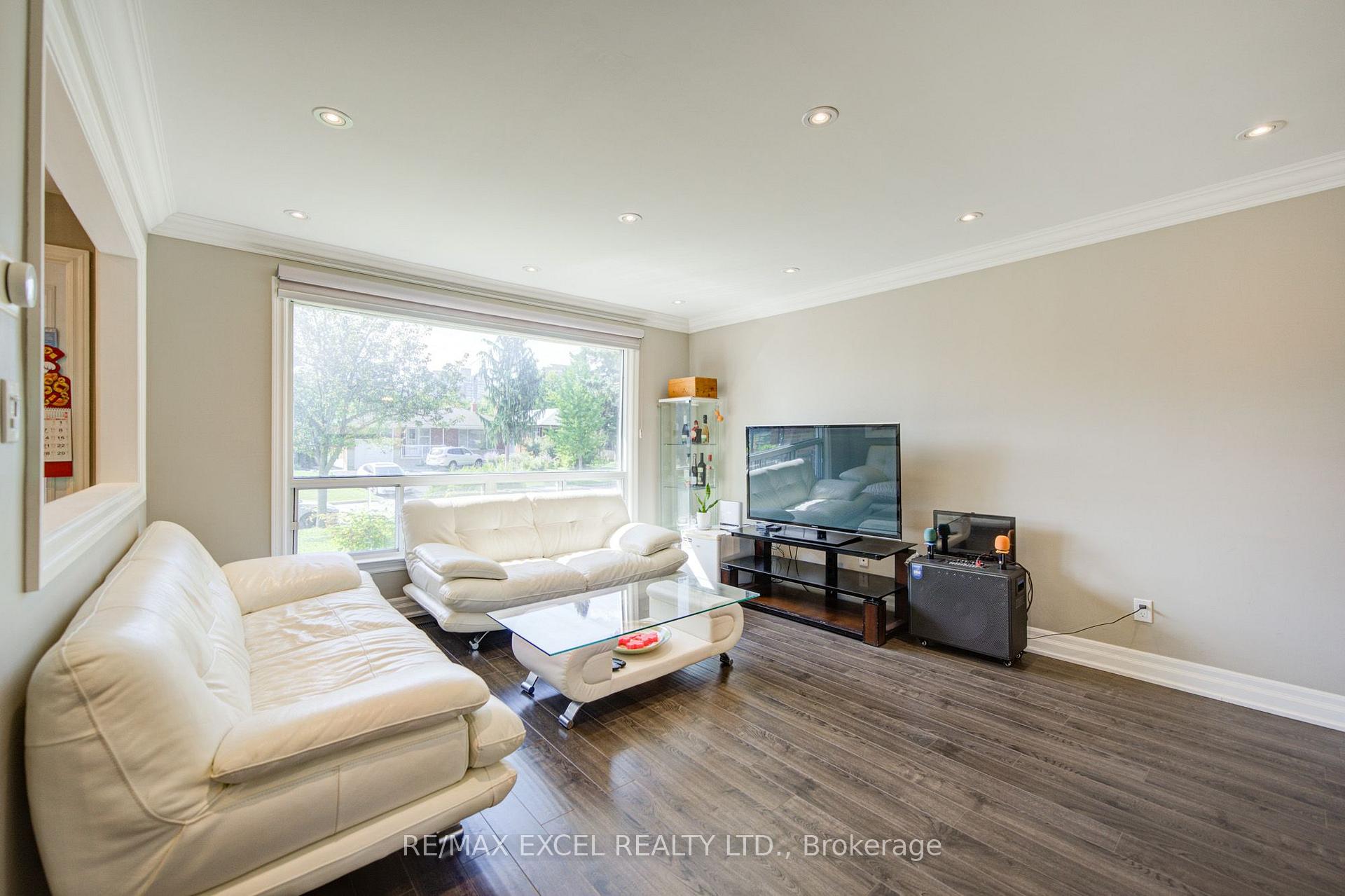 Photo 7 of 6 Averill Crescent, North York, Newtonbrook East — HOMEH