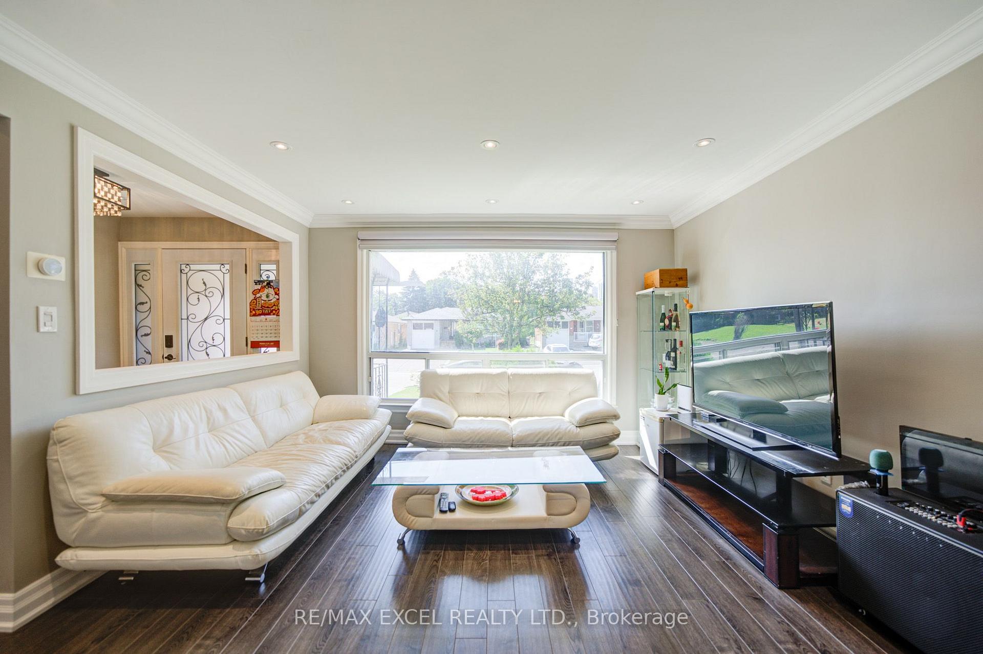 Photo 8 of 6 Averill Crescent, North York, Newtonbrook East — HOMEH