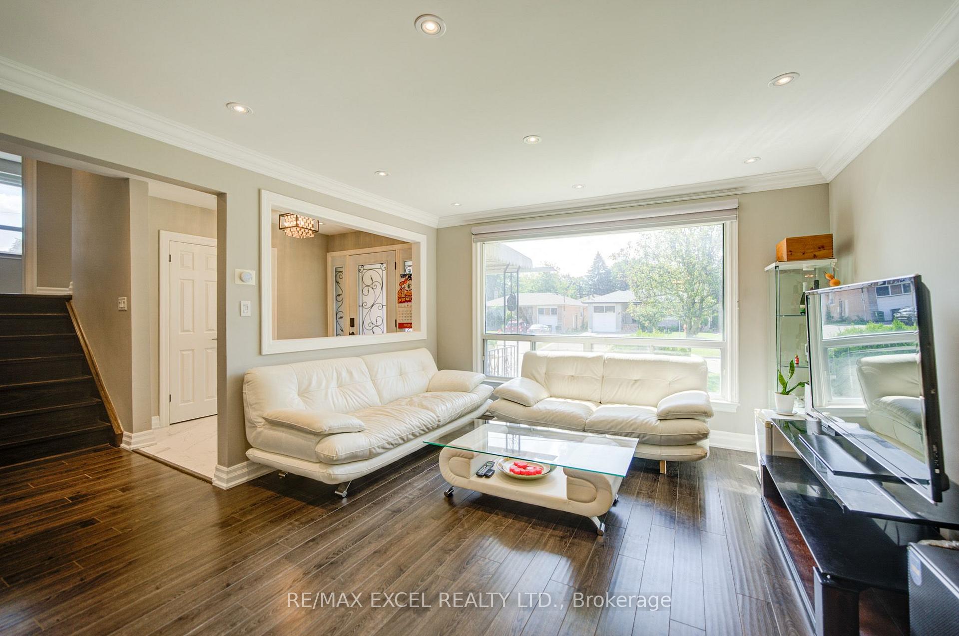 Photo 9 of 6 Averill Crescent, North York, Newtonbrook East — HOMEH