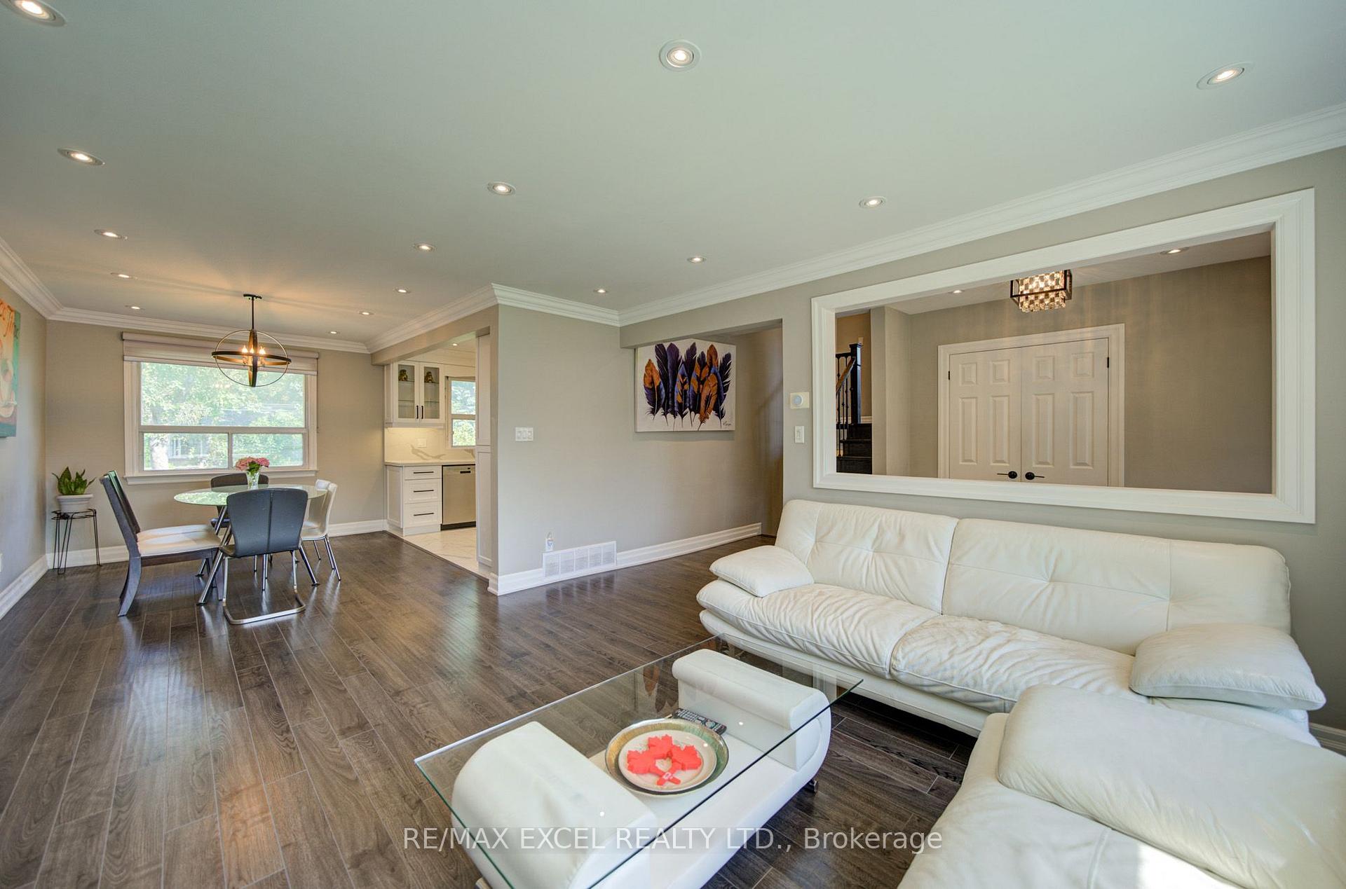 Photo 11 of 6 Averill Crescent, North York, Newtonbrook East — HOMEH